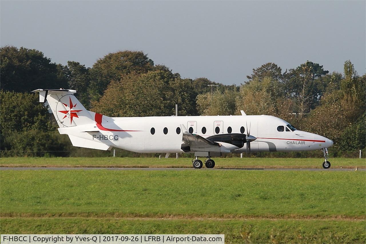 F-HBCC, 1999 Beech 1900D C/N UE-350, Beech 1900D, Taxiing rwy 25L, Brest-Bretagne Airport (LFRB-BES)