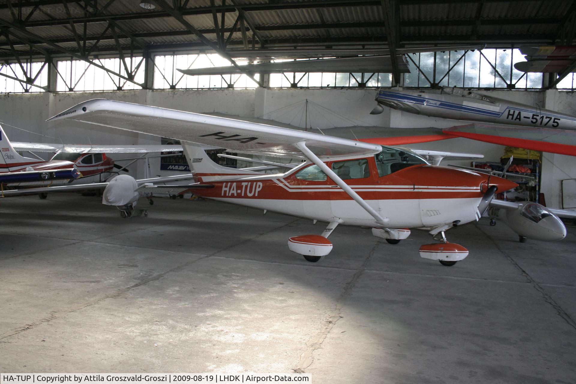 HA-TUP, Cessna 182P Skylane C/N 18263805, LHDK - Dunakeszi Airport, Hungary