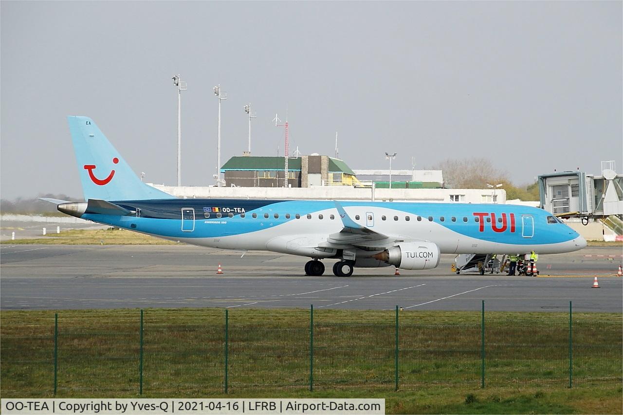 OO-TEA, 2014 Embraer 190LR (ERJ-190-100LR) C/N 19000665, Embraer 190LR, Boarding area, Brest-Bretagne airport (LFRB-BES)