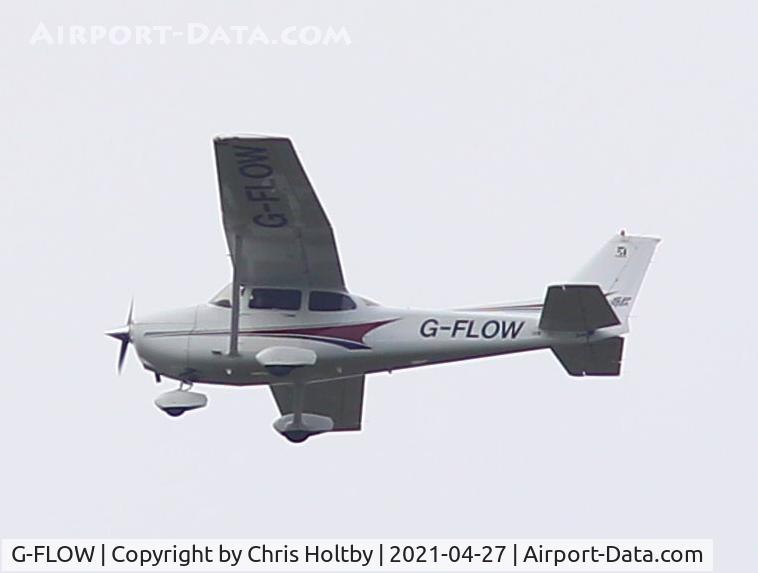 G-FLOW, 2004 Cessna 172S C/N 172S9677, Over Potters Bar, Herts