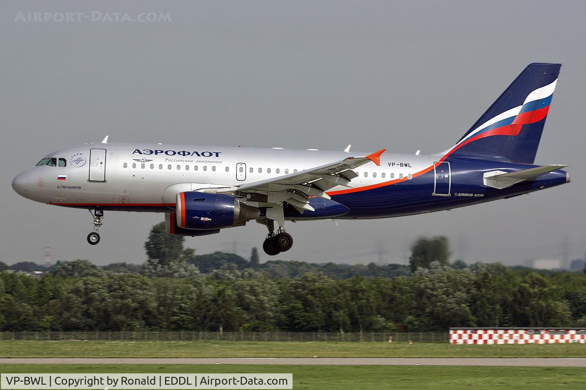 VP-BWL, 2004 Airbus A319-111 C/N 2243, at dus