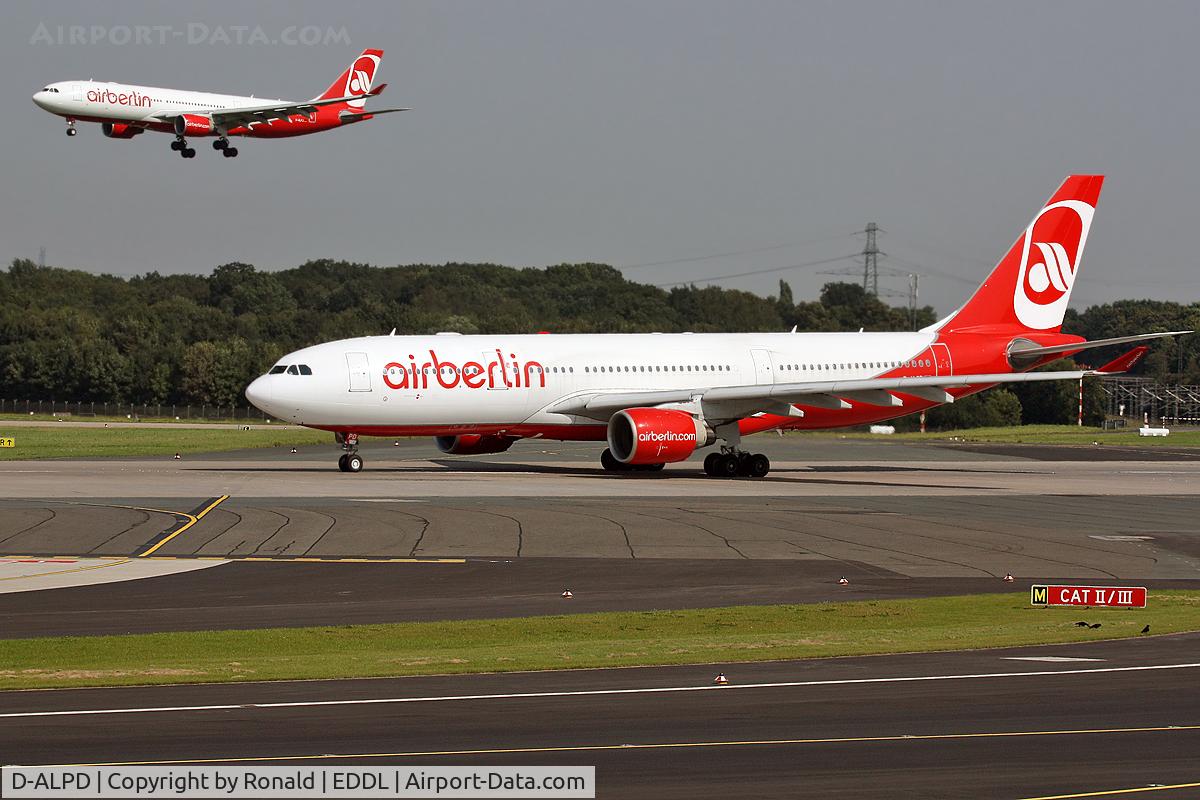 D-ALPD, 2002 Airbus A330-223 C/N 454, at dus