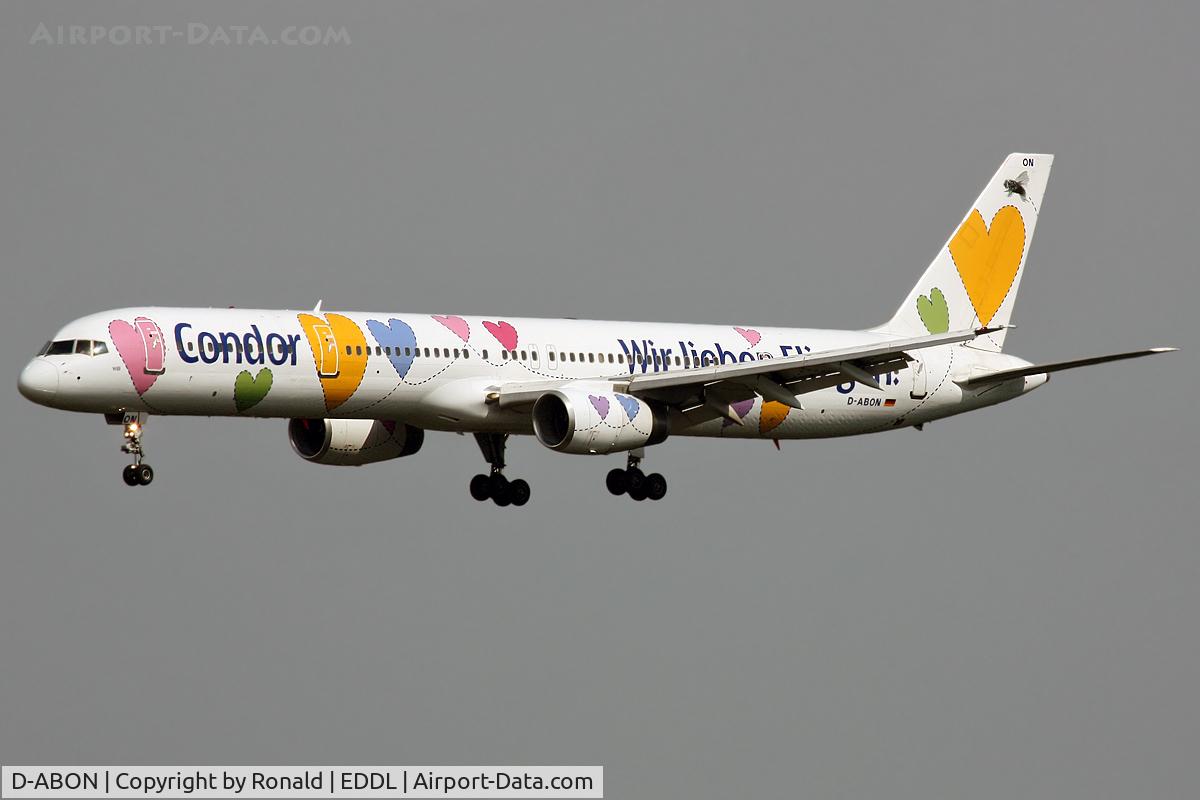 D-ABON, 2000 Boeing 757-330 C/N 29023, at dus