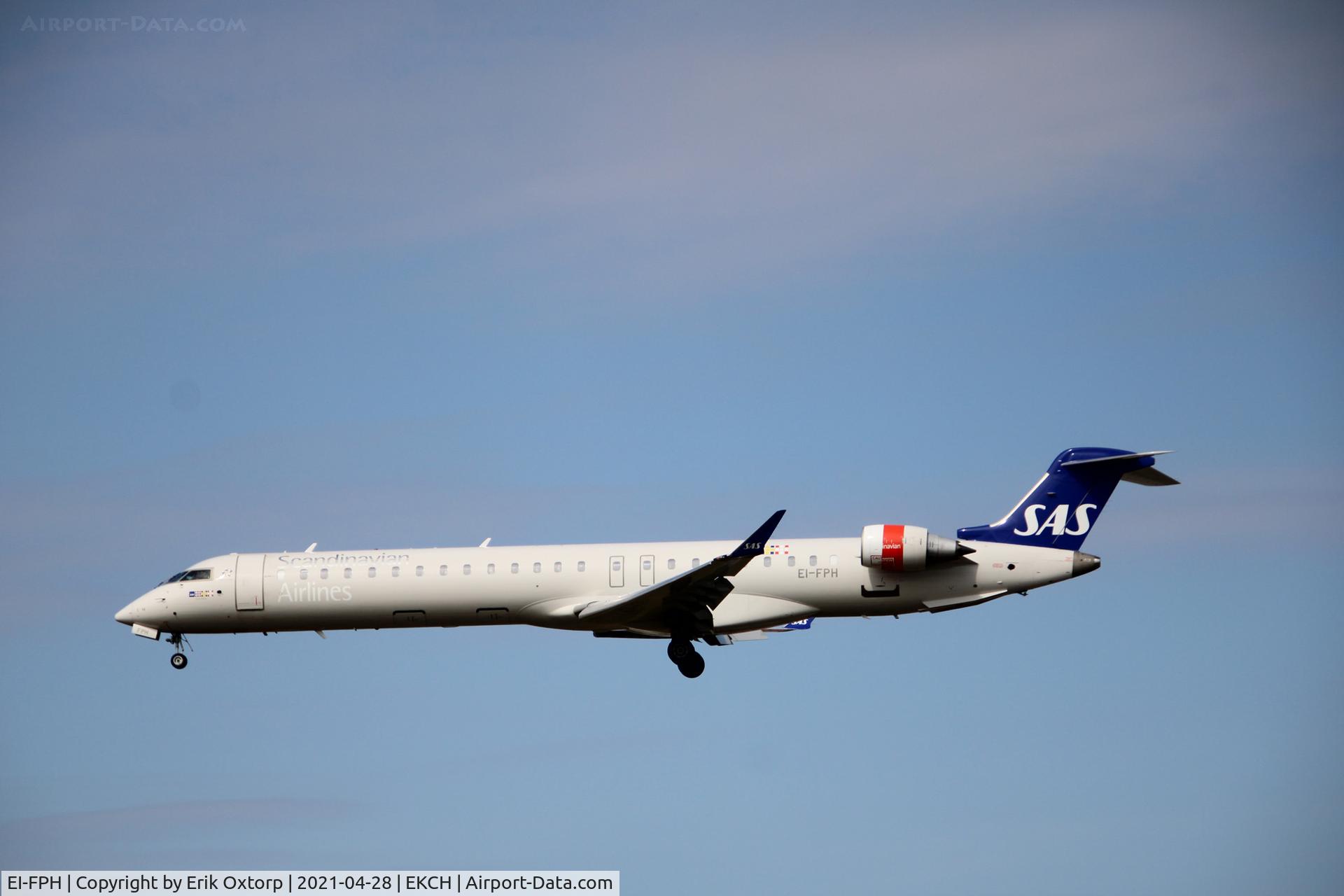 EI-FPH, 2016 Bombardier CRJ-900LR (CL-600-2D24) C/N 15409, EI-FPH landing rw 22L