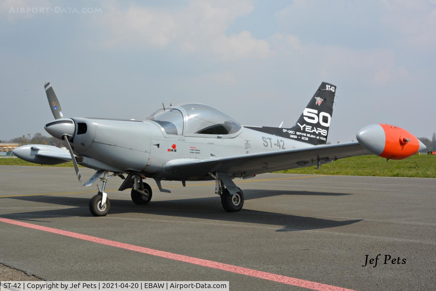 ST-42, 1992 SIAI-Marchetti SF-260D C/N 842, Visitor at Antwerp Airport.