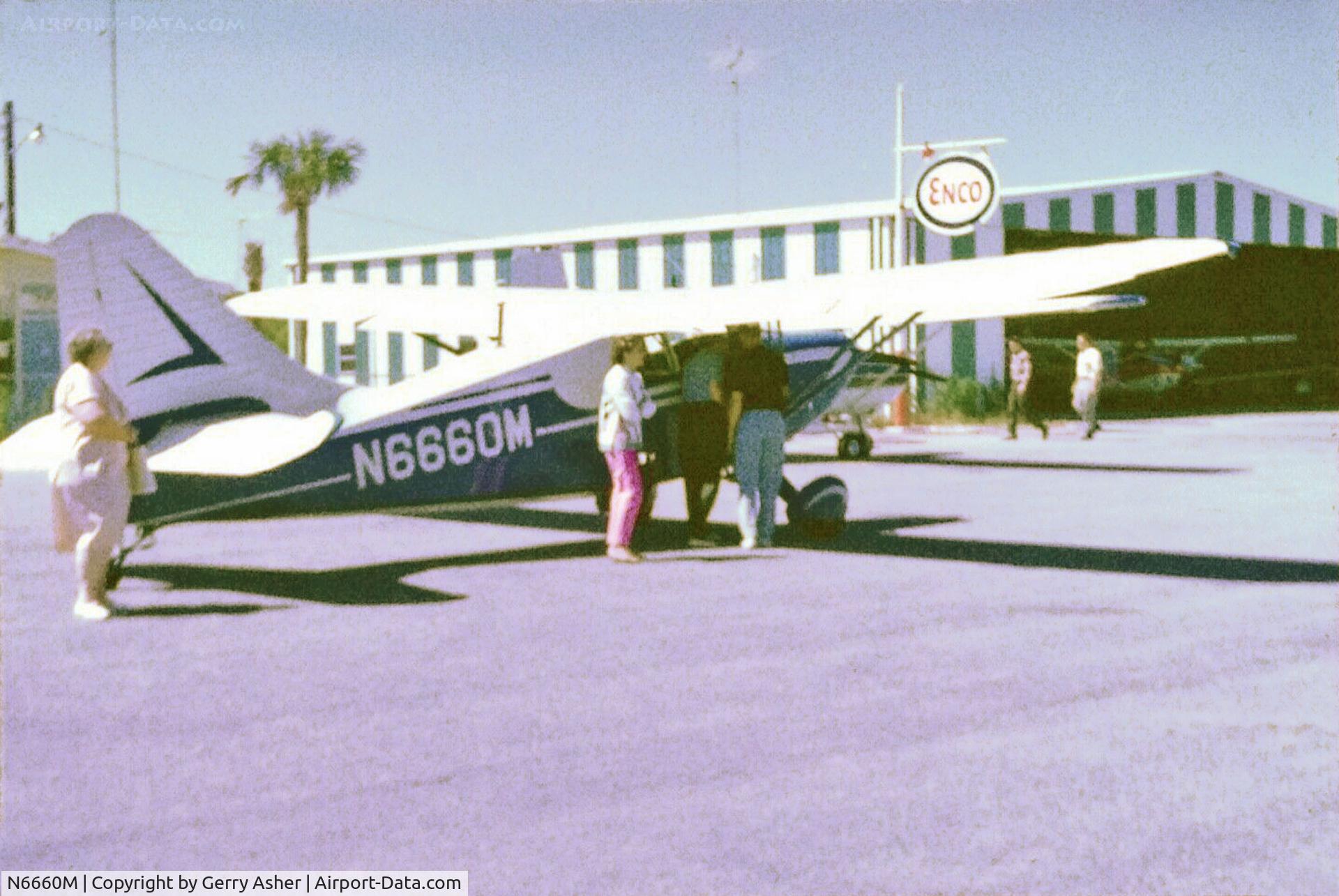 N6660M, 1948 Stinson 108-3 Voyager C/N 108-4660, 35mm slide image obtained from an eBay auction; no other details known.