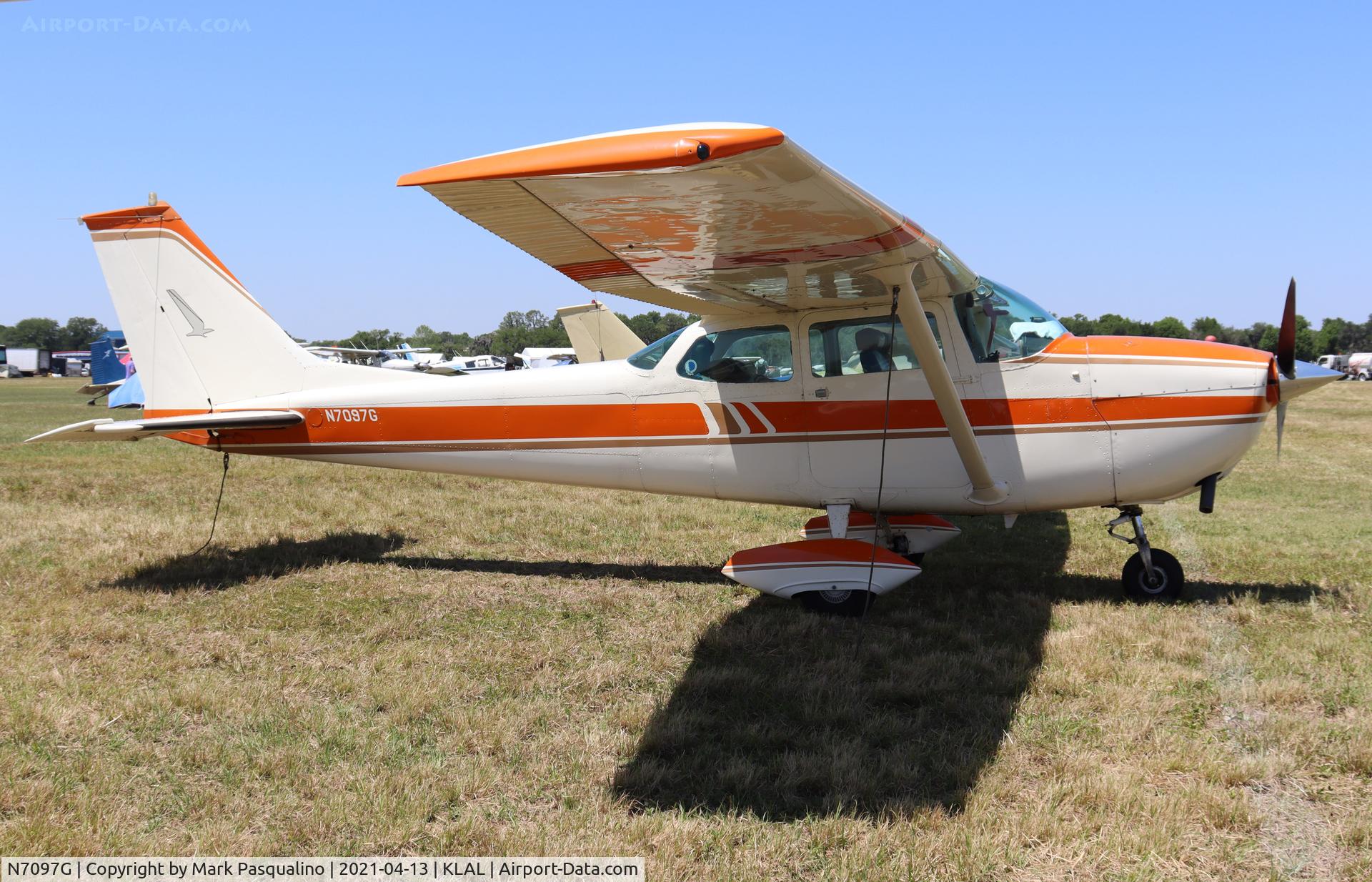 N7097G, 1969 Cessna 172K Skyhawk C/N 17258797, Cessna 172K