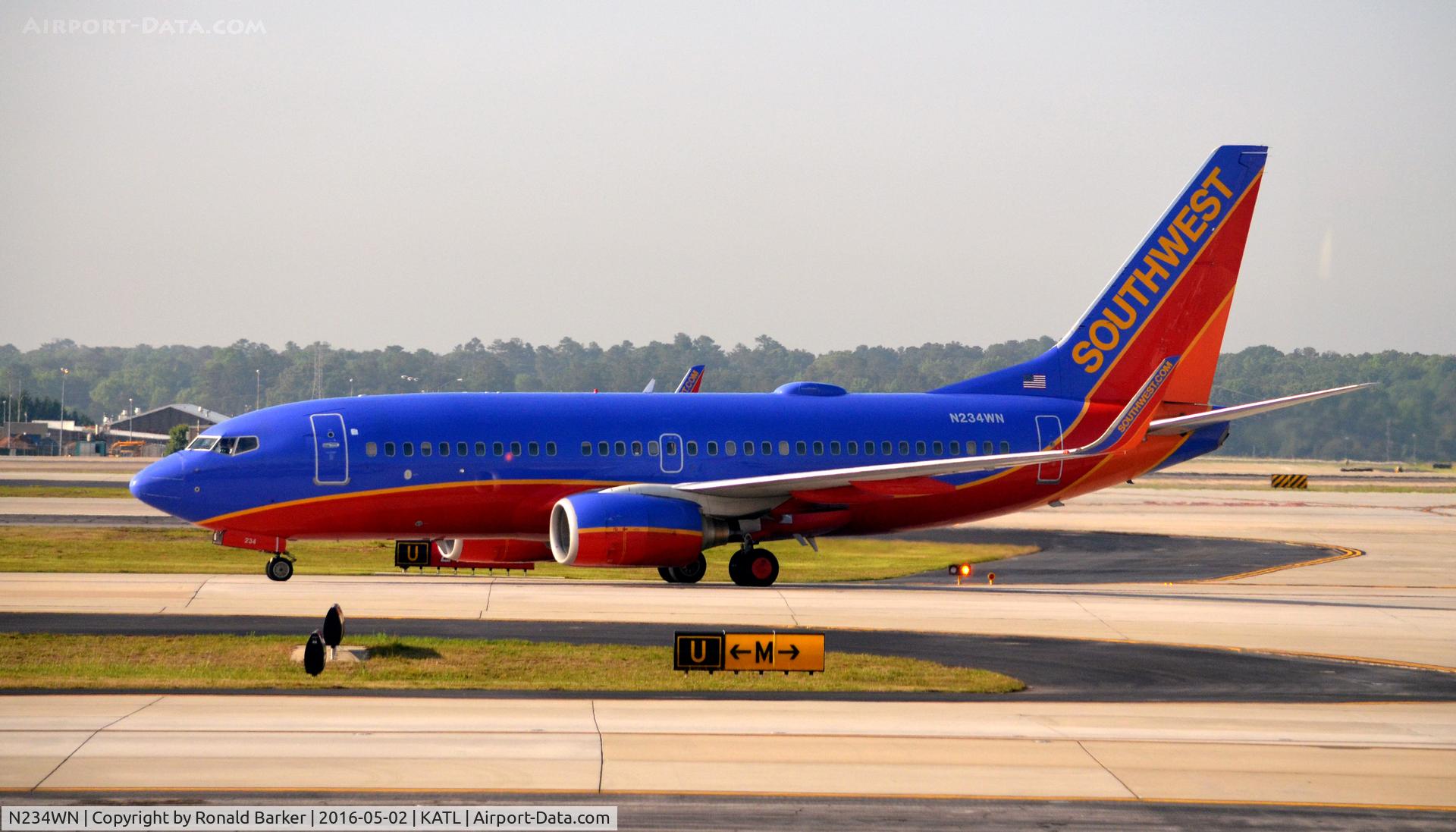 N234WN, 2006 Boeing 737-7H4 C/N 32502, Taxi Atlanta