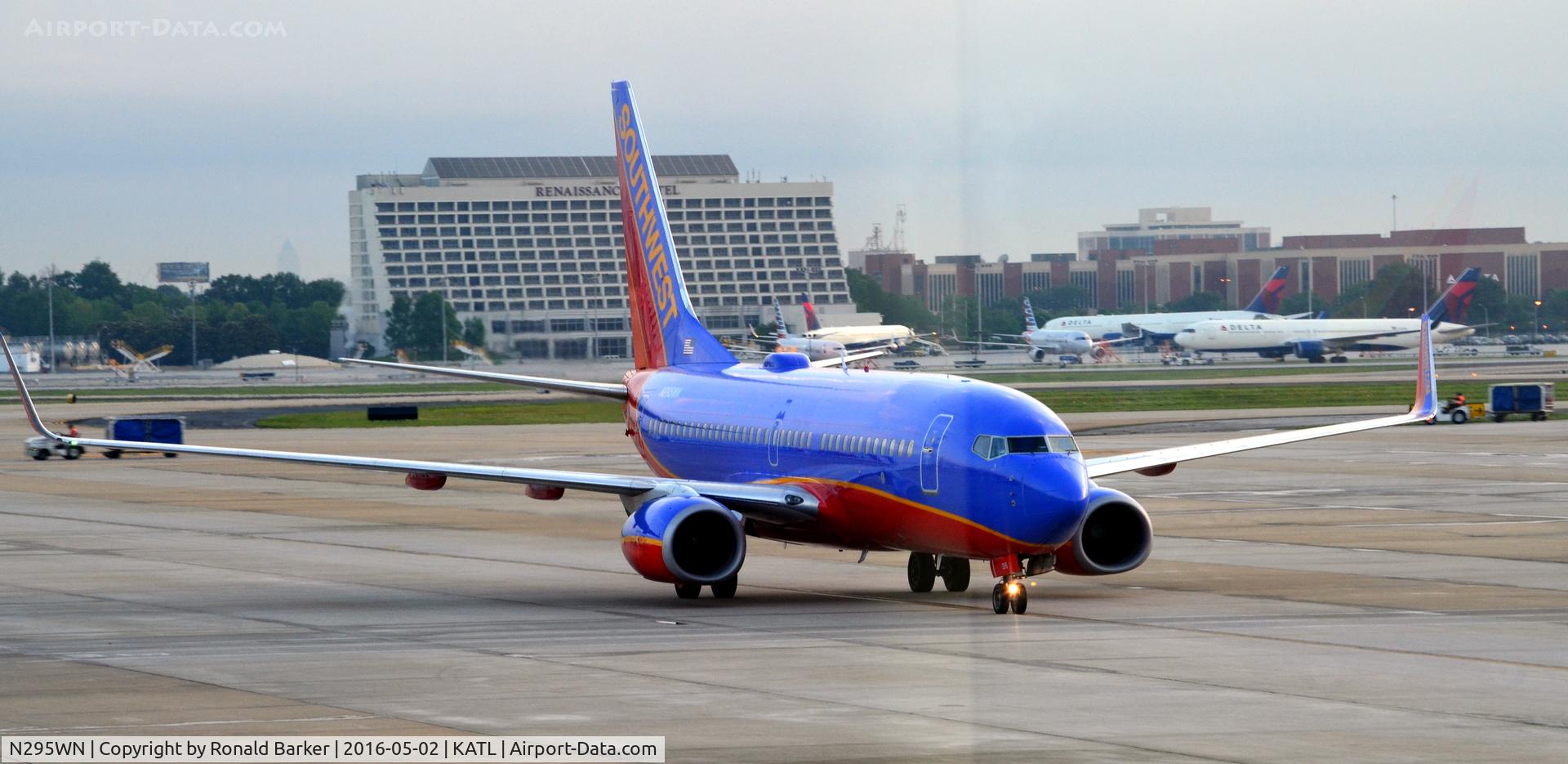 N295WN, 2007 Boeing 737-7H4 C/N 32541, Taxi Atlanta