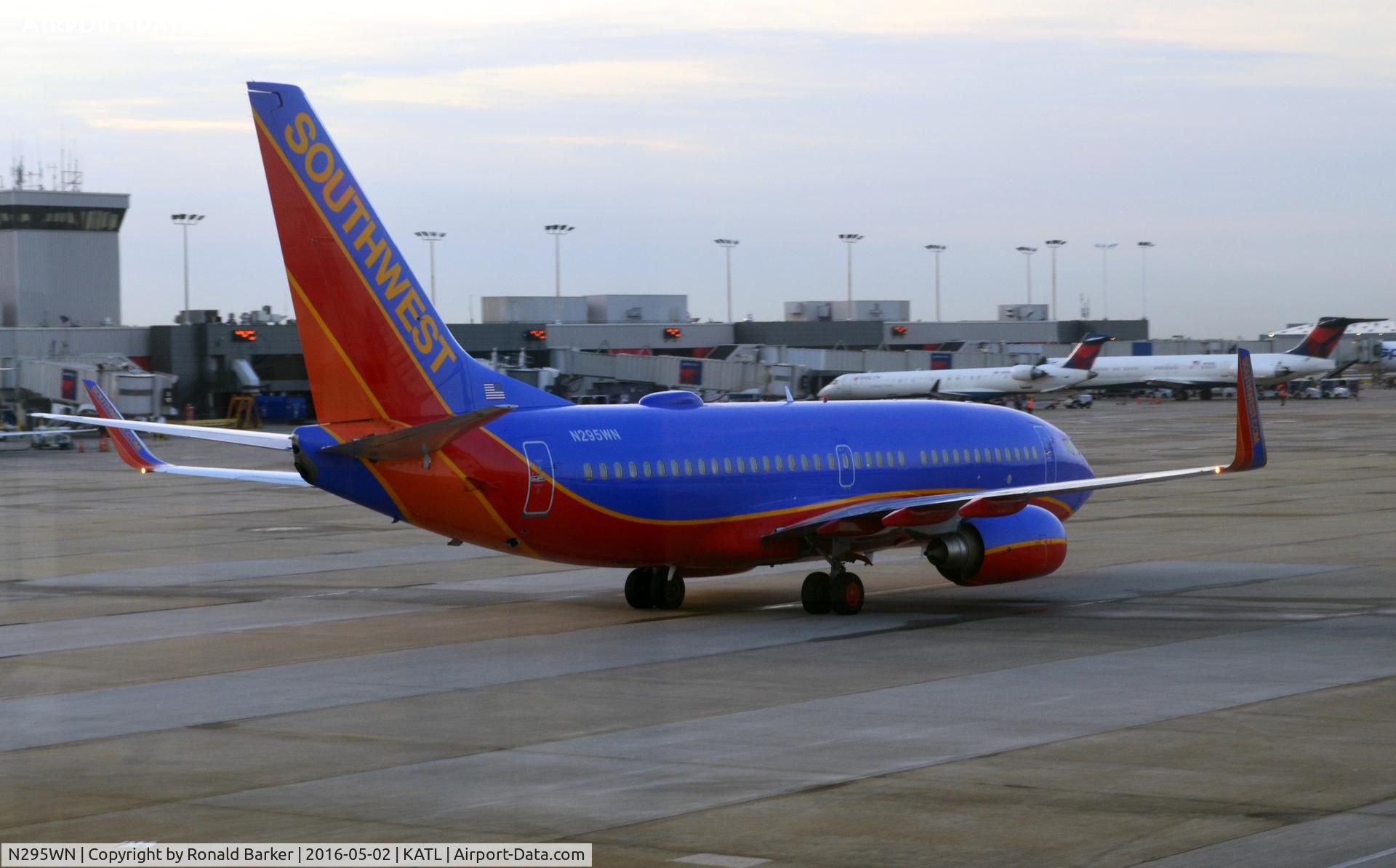 N295WN, 2007 Boeing 737-7H4 C/N 32541, Taxi Atlanta