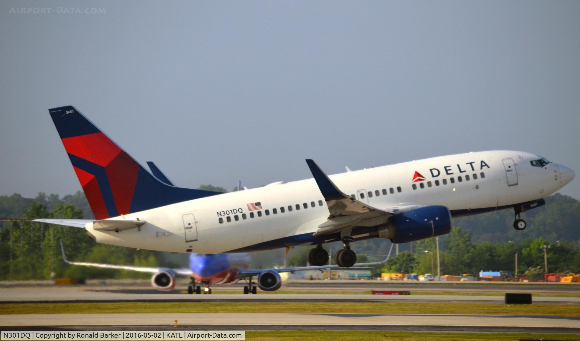 N301DQ, 2008 Boeing 737-732 C/N 29687, Takeoff Atlanta