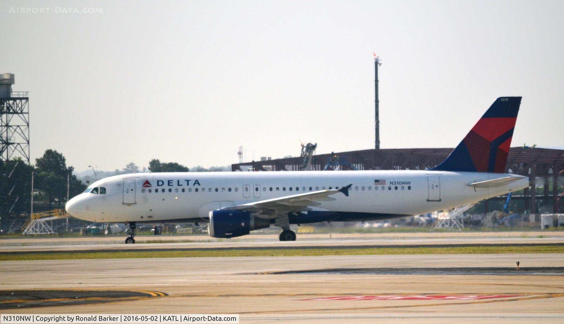 N310NW, 1990 Airbus A320-211 C/N 121, Taxi Atlanta