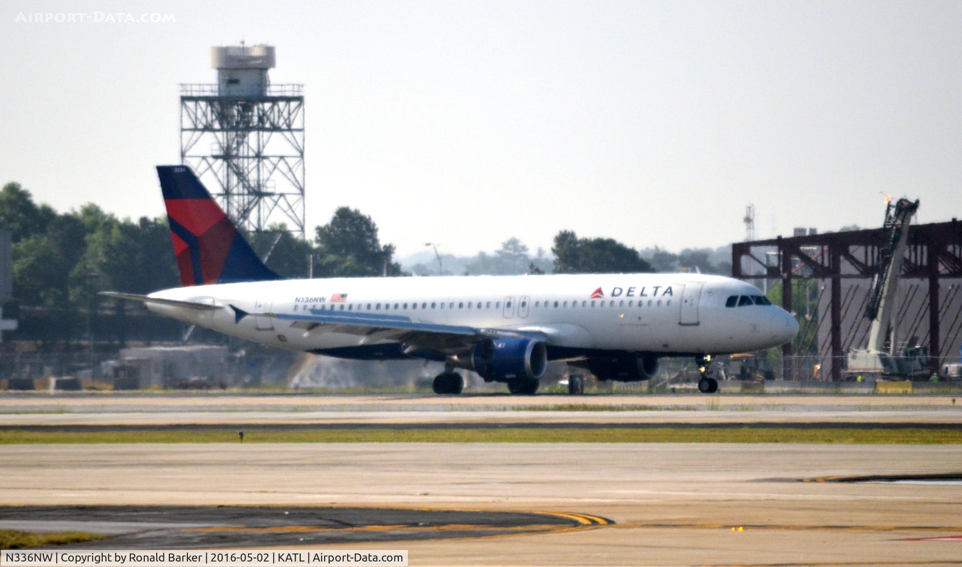 N336NW, 1992 Airbus A320-212 C/N 355, Landing Atlanta
