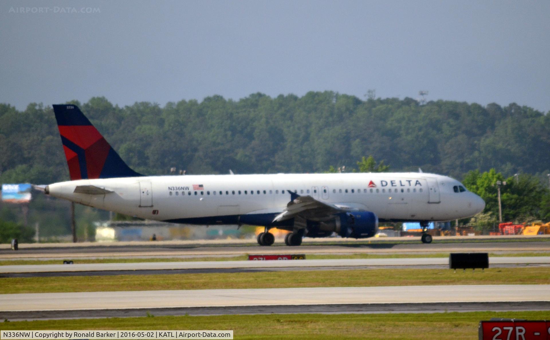 N336NW, 1992 Airbus A320-212 C/N 355, Landing rollout  Atlanta