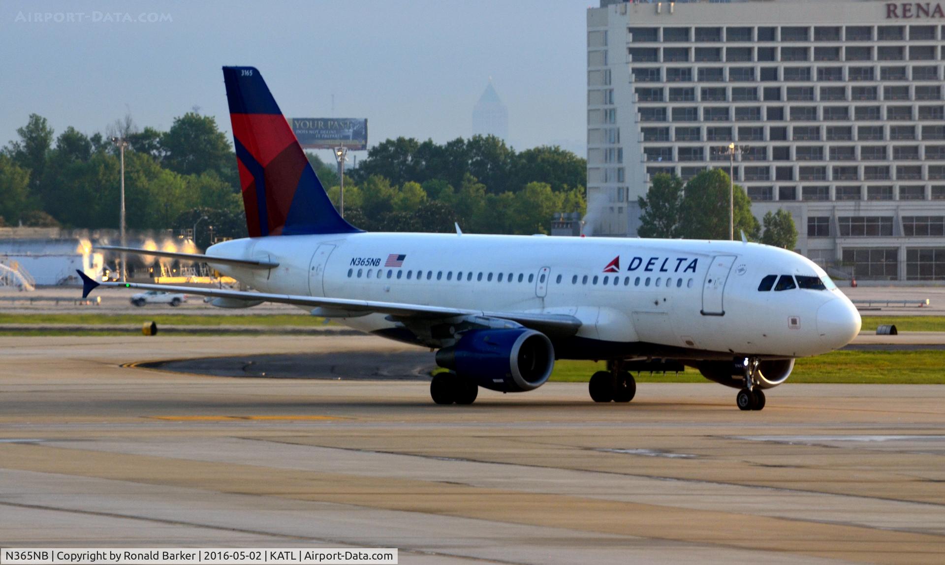 N365NB, 2003 Airbus A319-114 C/N 2013, Taxi Atlanta