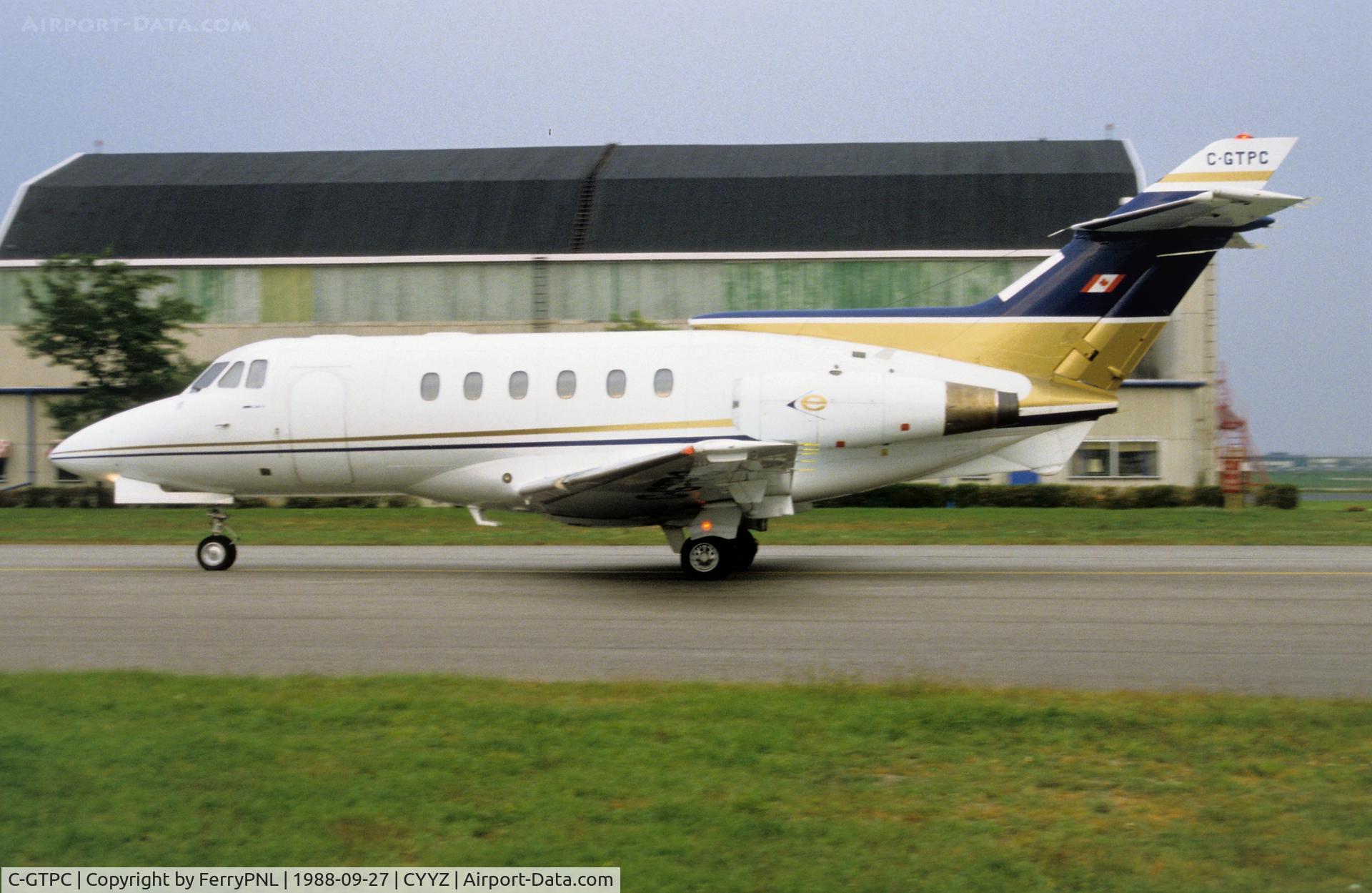 C-GTPC, 1973 Beechcraft-Hawker BH-125-600A C/N 256025, Execaire  HS600 taxiing out