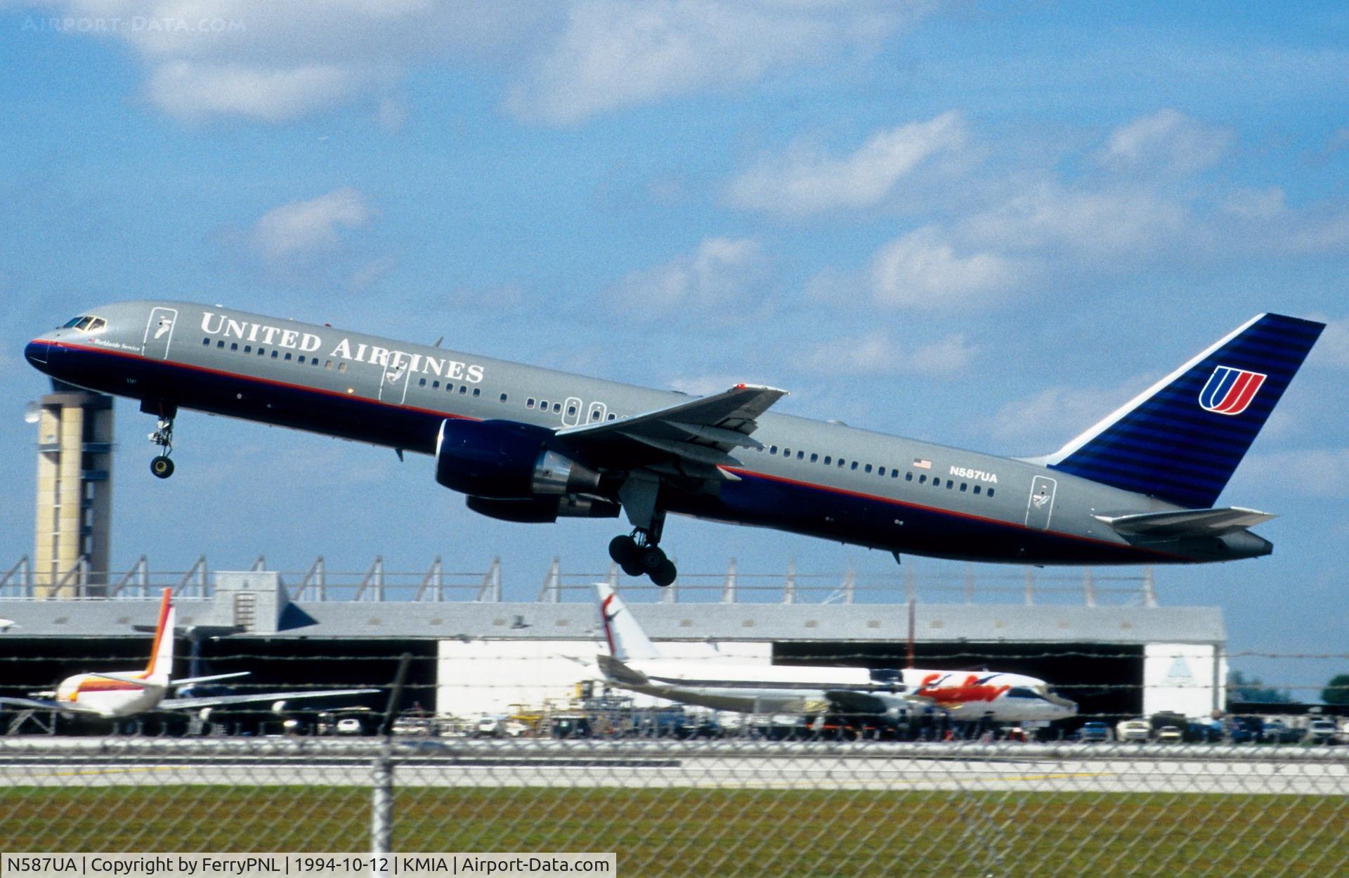 N587UA, 1993 Boeing 757-222 C/N 26713, United B752 taking-off.