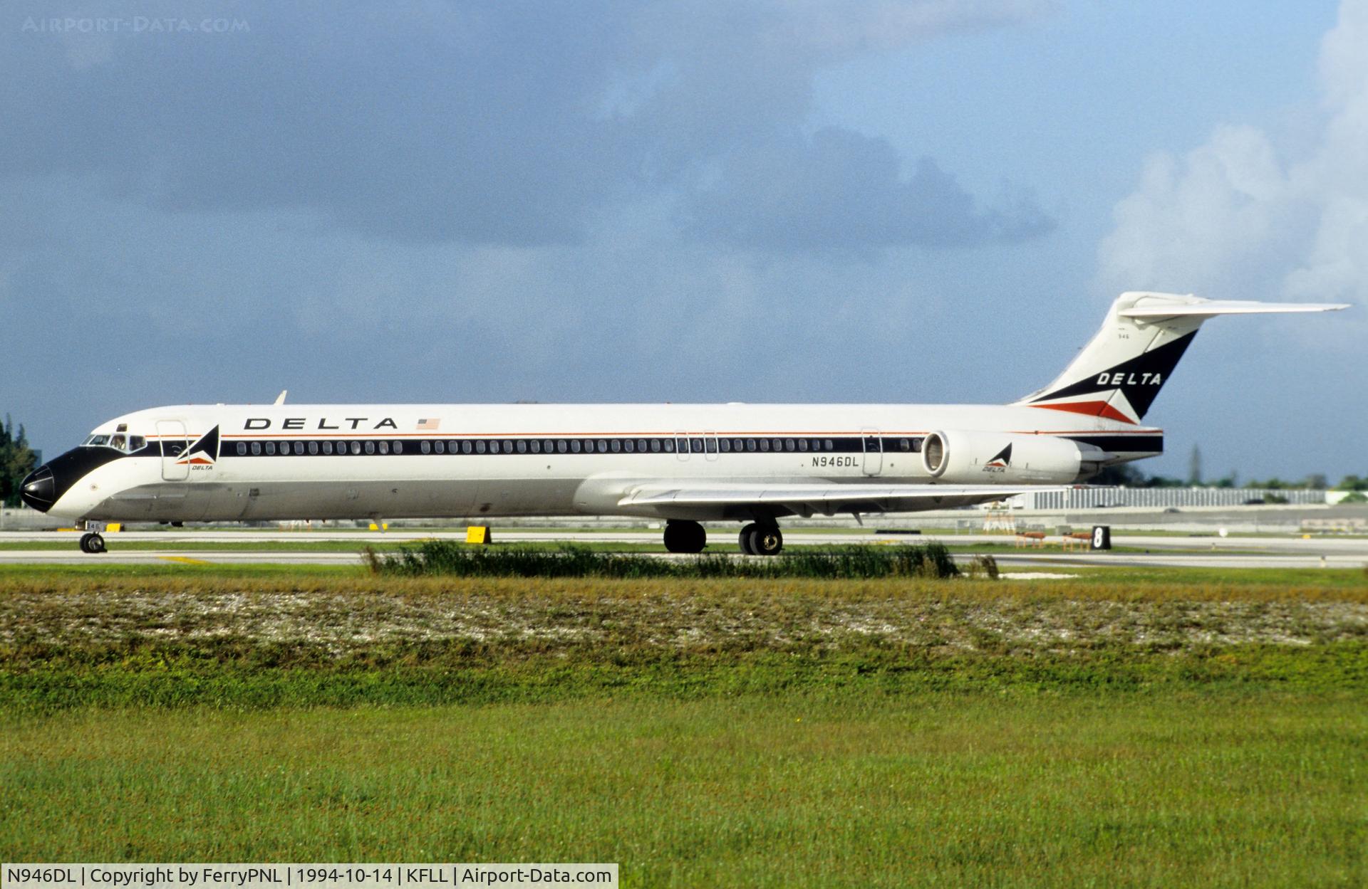 N946DL, 1989 McDonnell Douglas MD-88 C/N 49819, Delta MD88