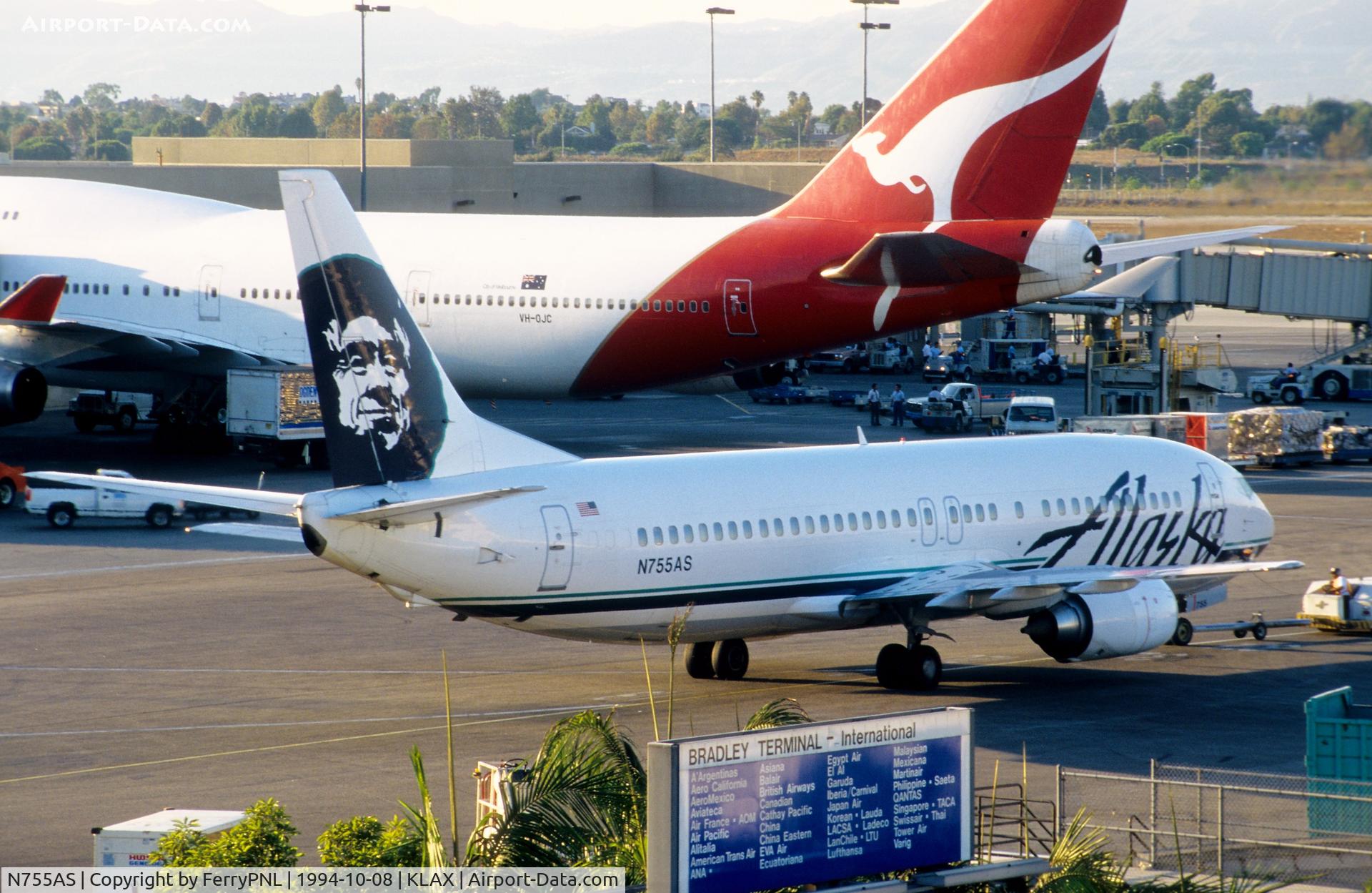 N755AS, 1992 Boeing 737-4Q8 C/N 25096, Alaska B734 pushed-back
