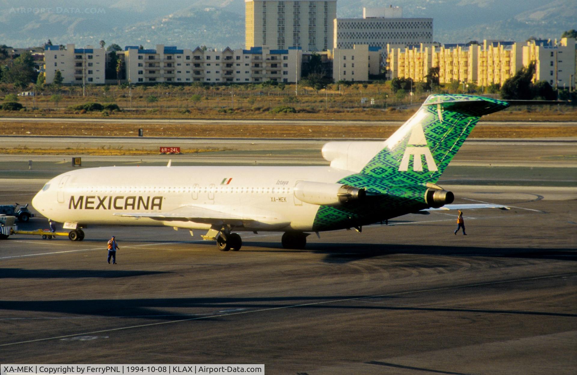 XA-MEK, 1981 Boeing 727-264 C/N 22412, Mexicana B727 push-back