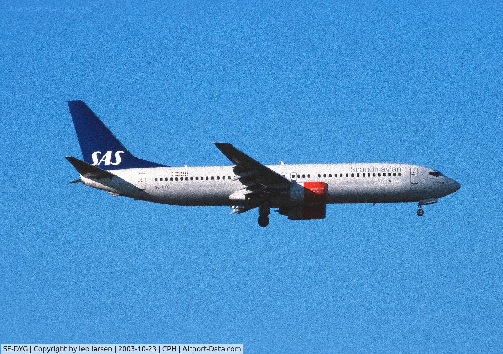 SE-DYG, 2002 Boeing 737-883 C/N 32278, Copenhagen 23.10.2003