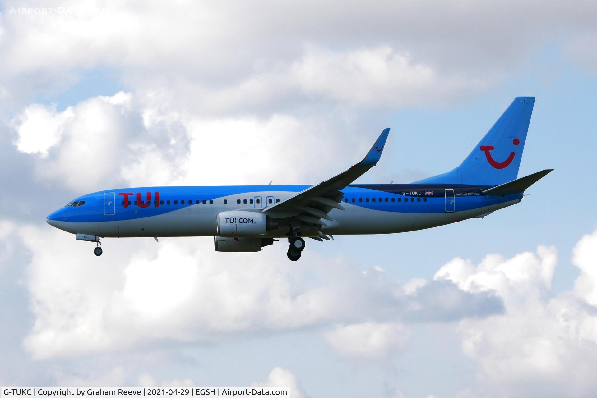 G-TUKC, 2010 Boeing 737-8FZ C/N 31713, Landing at Norwich.