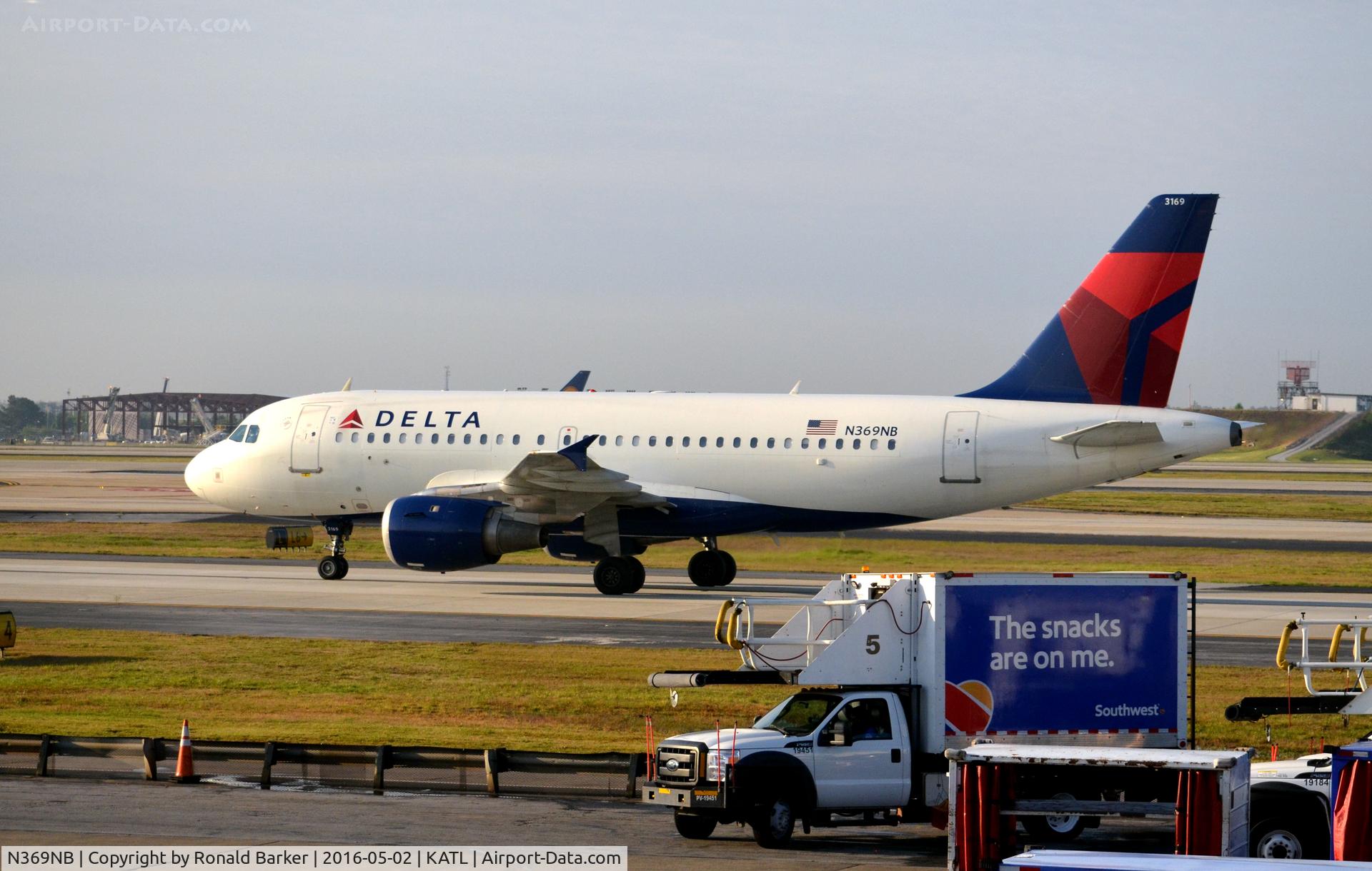 N369NB, 2003 Airbus A319-114 C/N 2047, Taxi to gate Atlanta