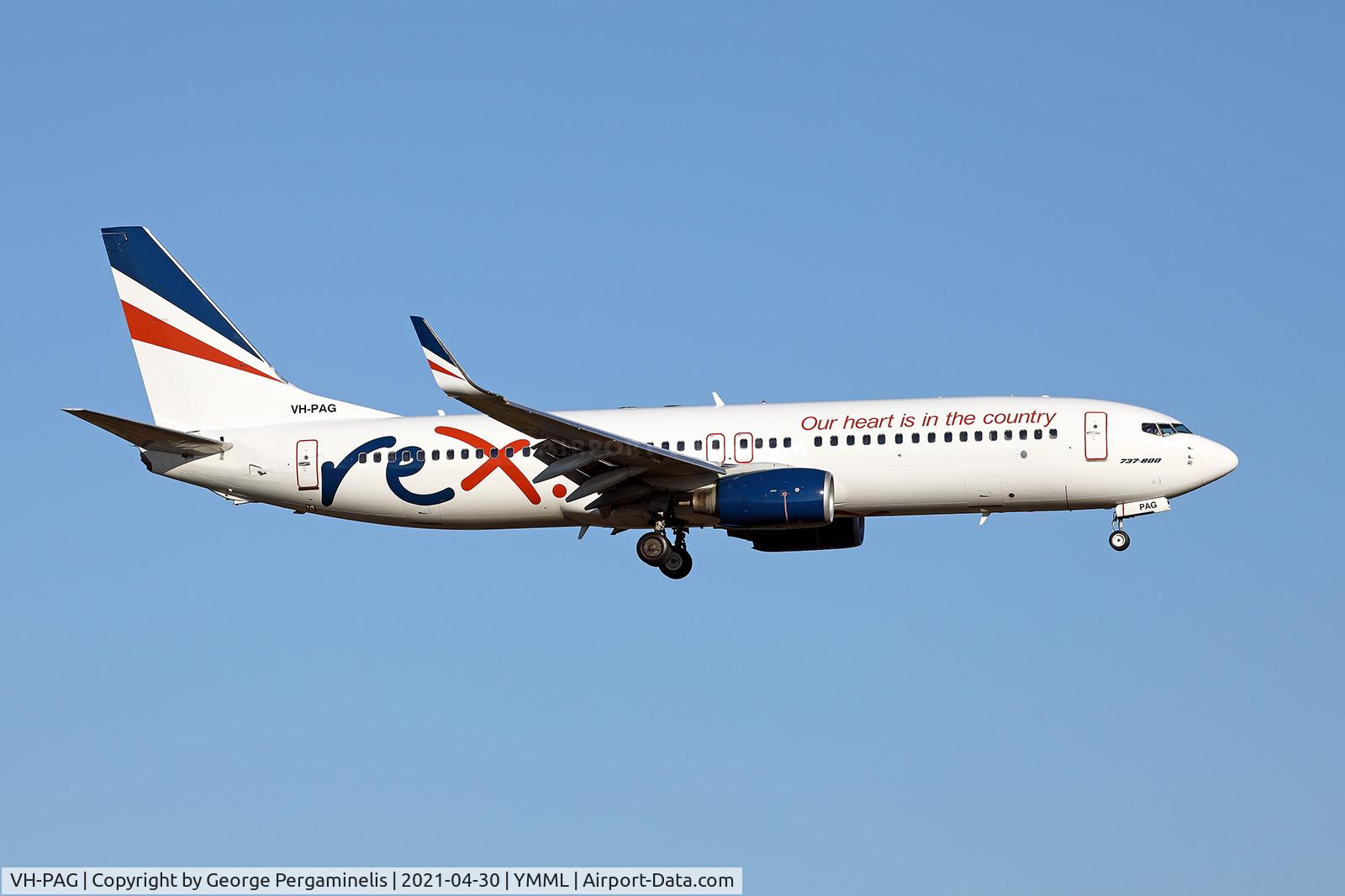 VH-PAG, 2010 Boeing 737-8FE C/N 37821, Short final for runway 34.