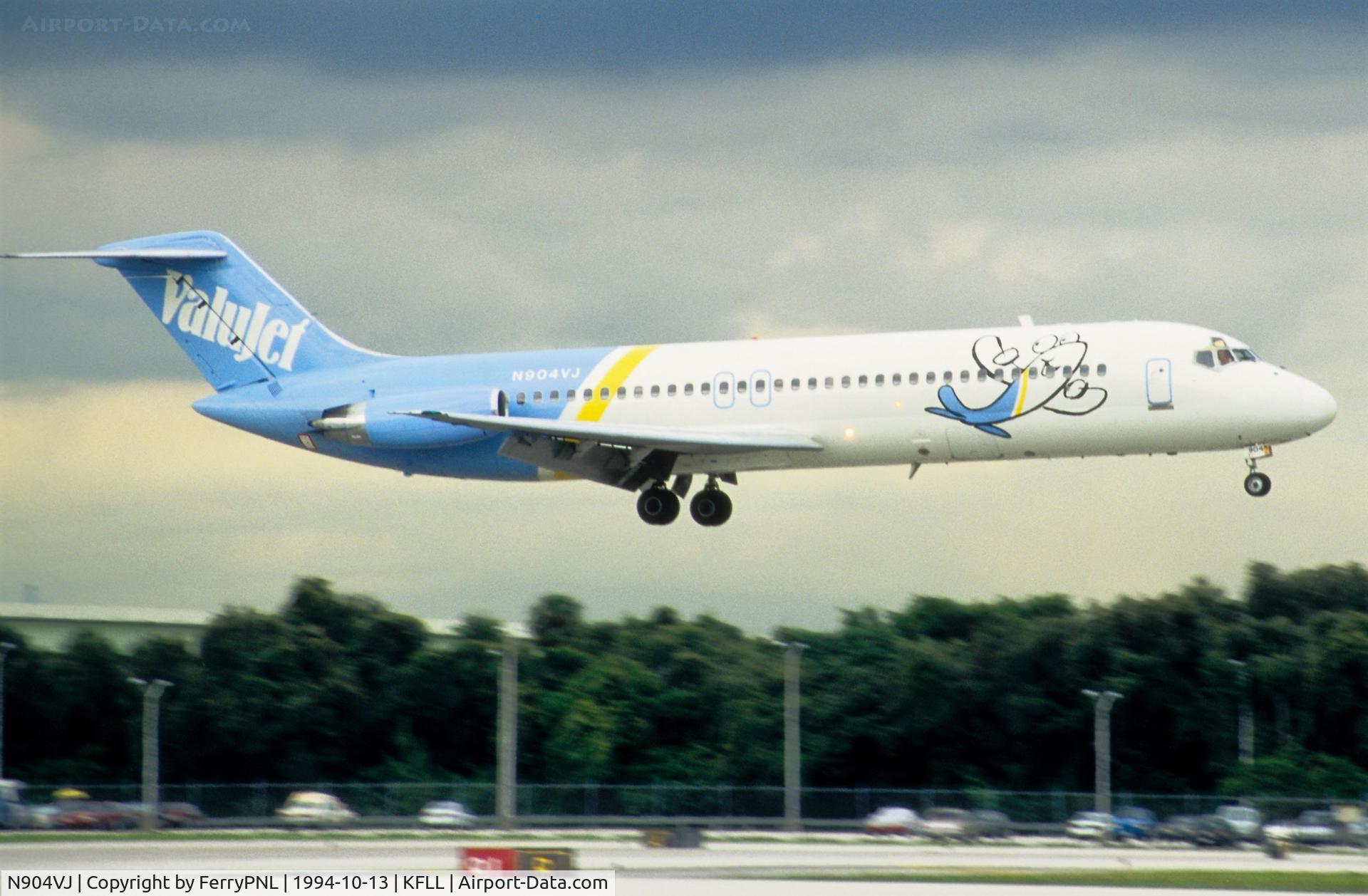 N904VJ, 1969 Douglas DC-9-32 C/N 47377, Landing of Valujet DC-9-32