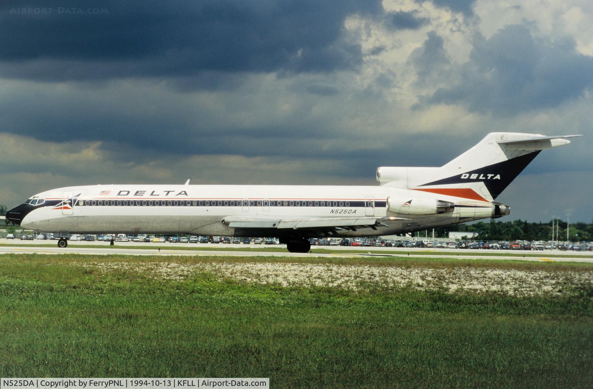 N525DA, 1979 Boeing 727-232 C/N 21585, Delta B727 departing FLL while thunderstorm is moving in.
