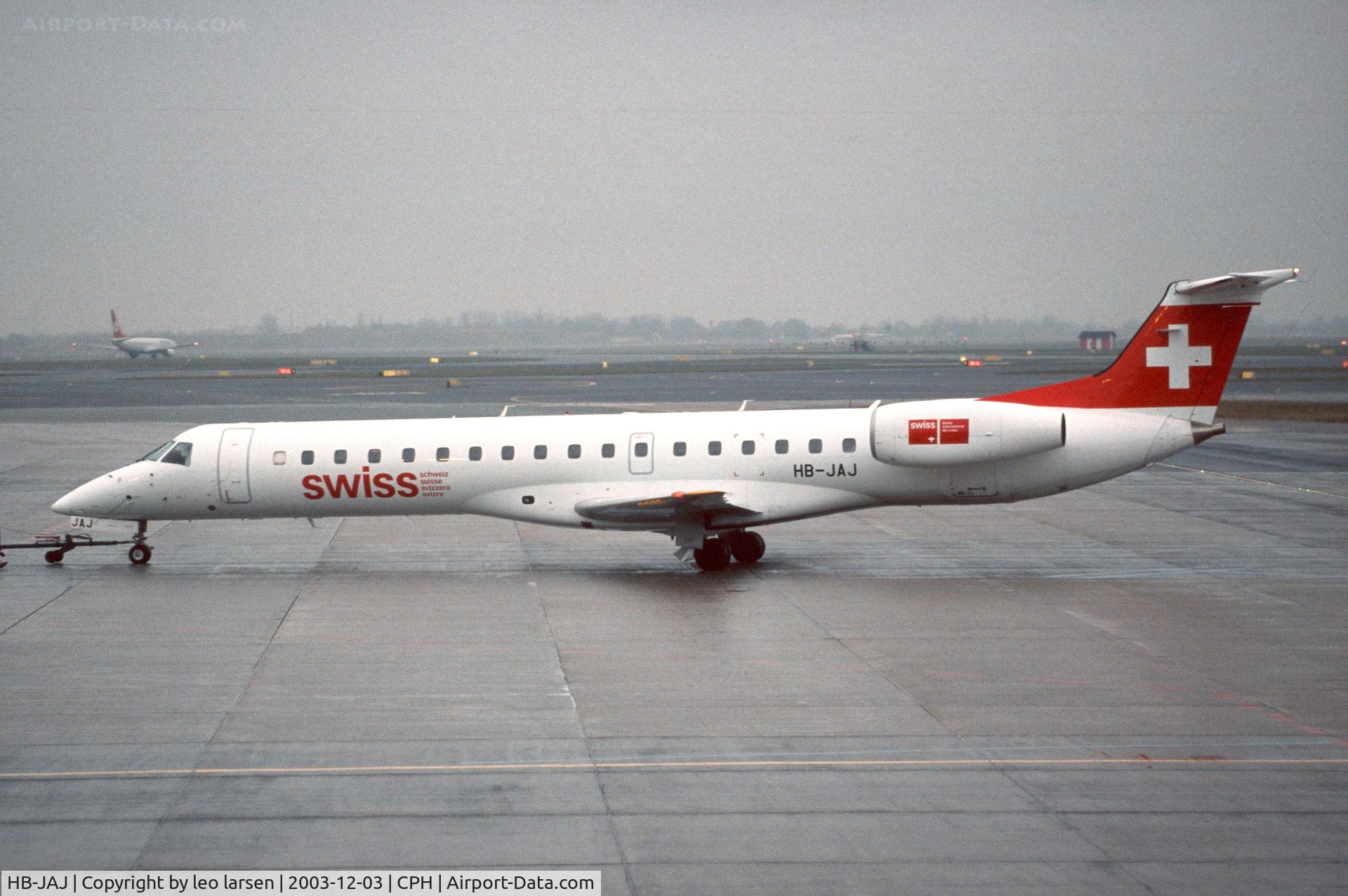 HB-JAJ, 2001 Embraer ERJ-145LU C/N 145382, Copenhagen 3.12.2003
