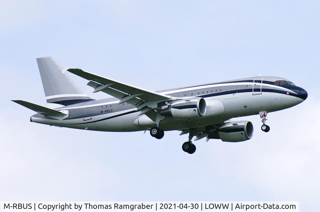 M-RBUS, 2009 Airbus A319-115CJ C/N 3856, Global Jet Luxembourg Airbus A319(CJ)