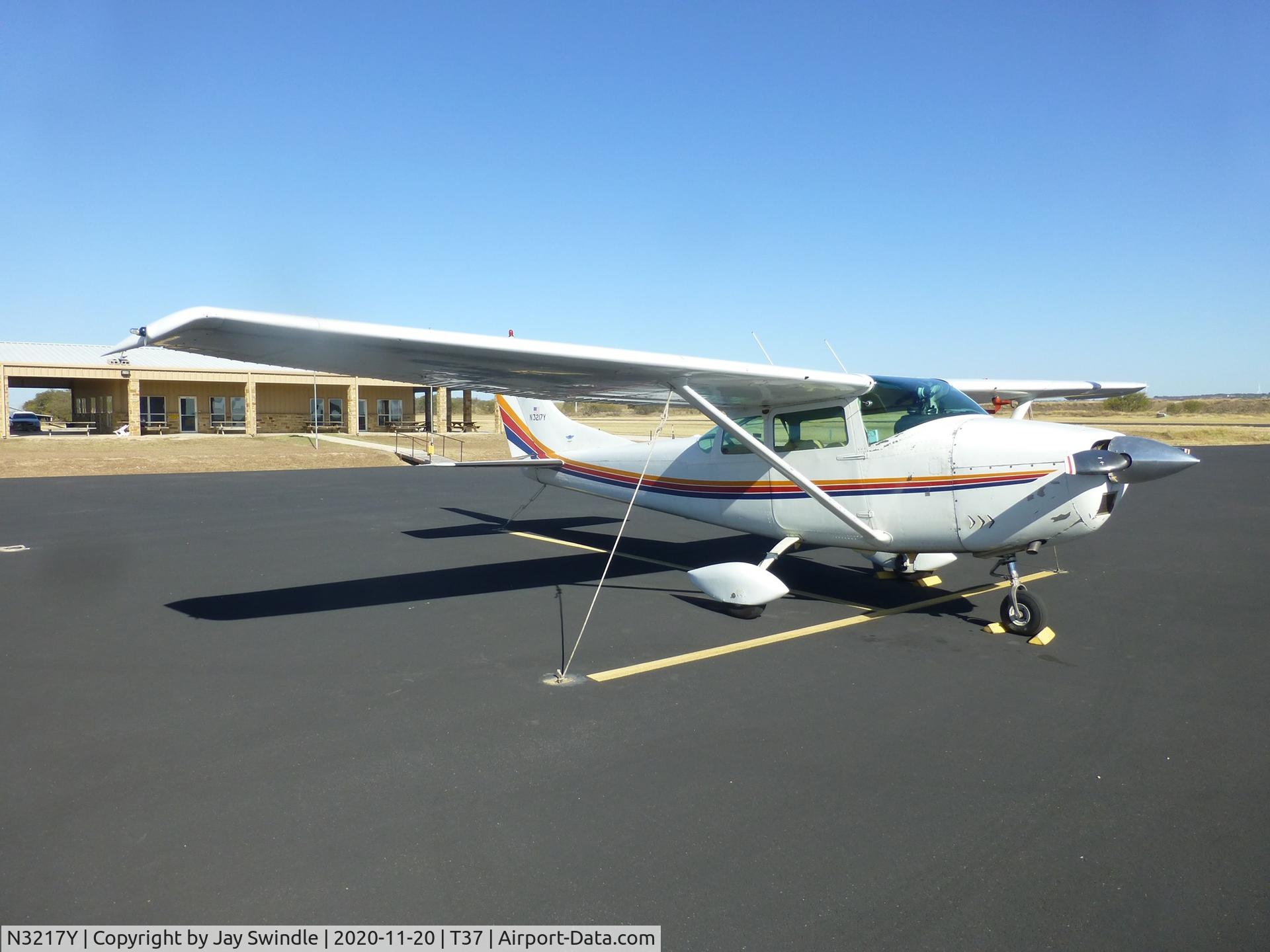 N3217Y, 1962 Cessna 182E Skylane C/N 18254217, Pilot : Robin Browne
Co-Pilot: Jay Swindle
Home Base: KRBD Dallas Executive
