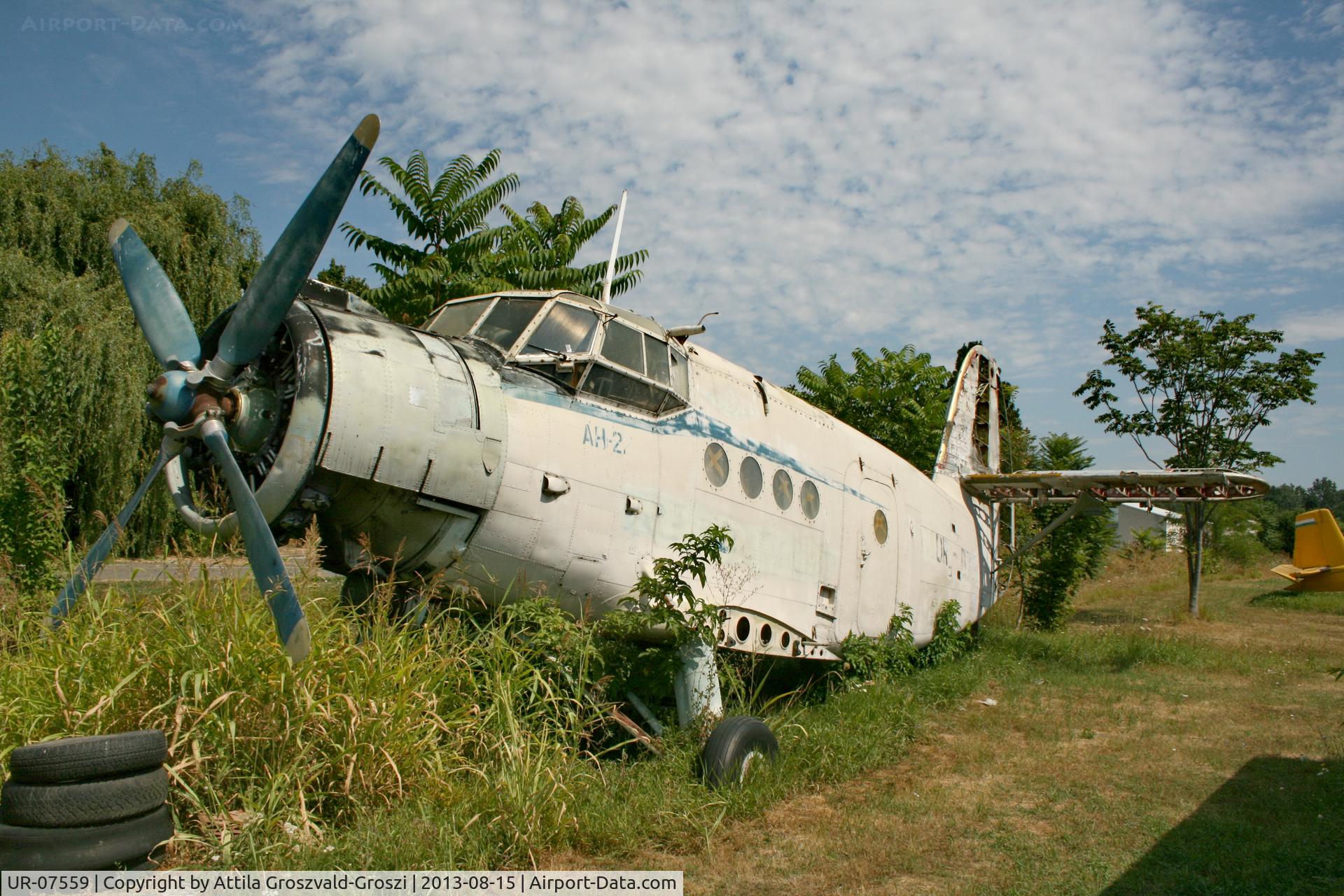 UR-07559, 1973 PZL-Mielec An-2R C/N 1G154-60, Telekgerendás agricultural airport and take-off field. Hungary