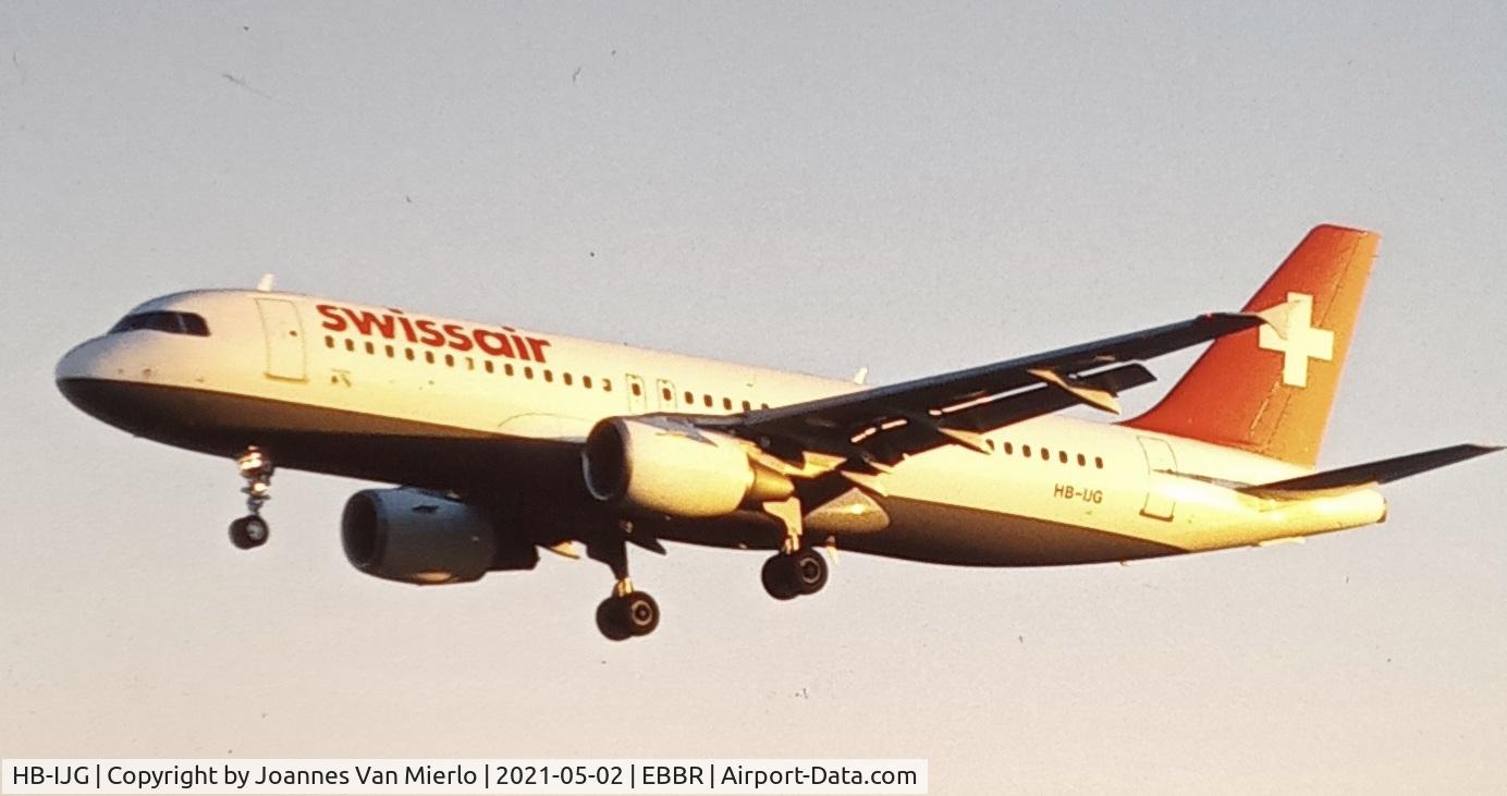 HB-IJG, 1995 Airbus A320-214 C/N 566, scan from slide