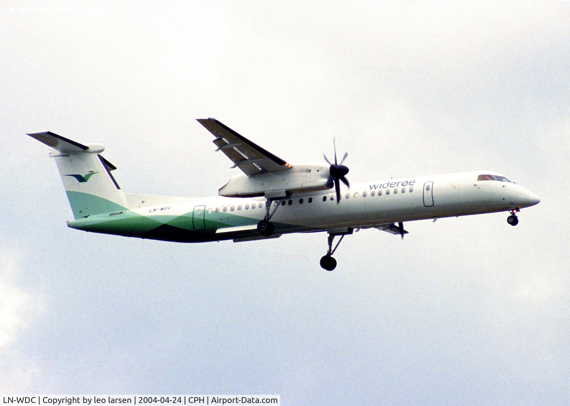 LN-WDC, 2002 De Havilland Canada DHC-8-402Q Dash 8 C/N 4071, Copenhagen 24.4.2004