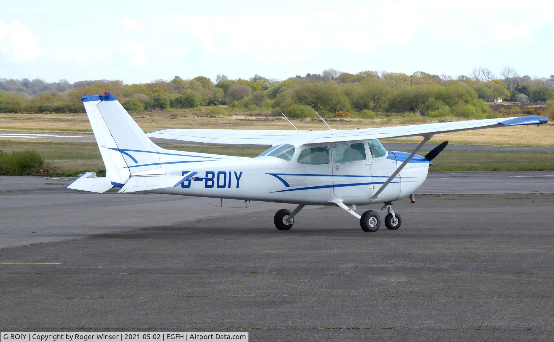G-BOIY, 1976 Cessna 172N C/N 172-67738, Visiting Skyhawk.