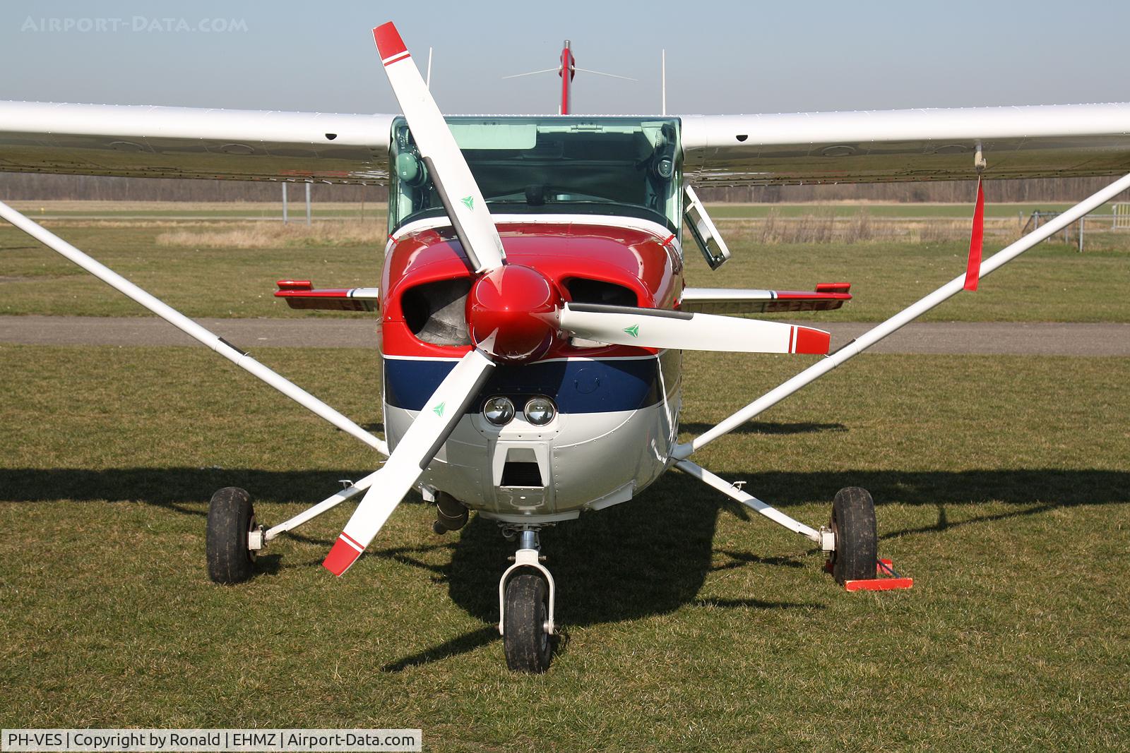 PH-VES, Reims F172P C/N 2063, at ehmz