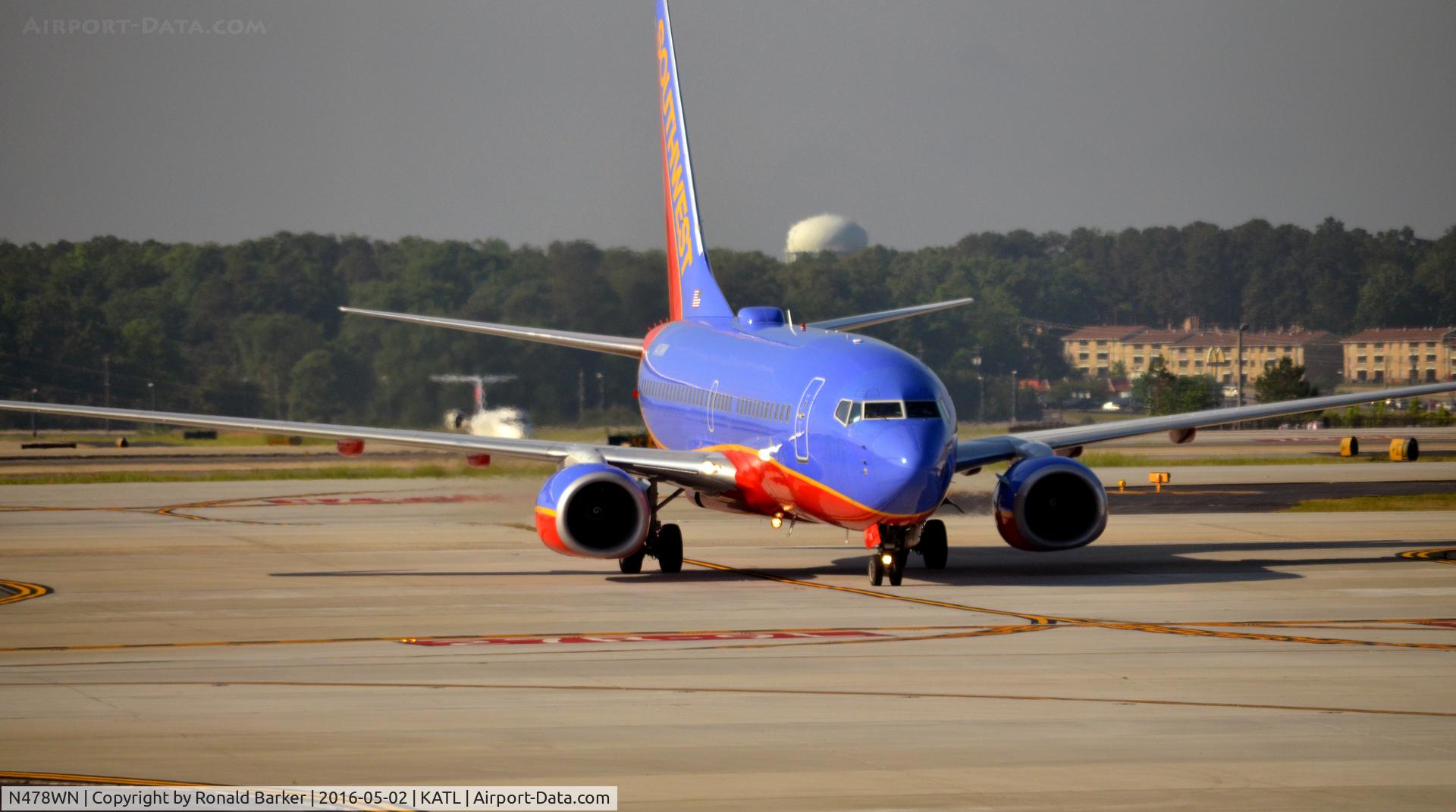 N478WN, 2004 Boeing 737-7H4 C/N 33989, Taxi Atlanta
