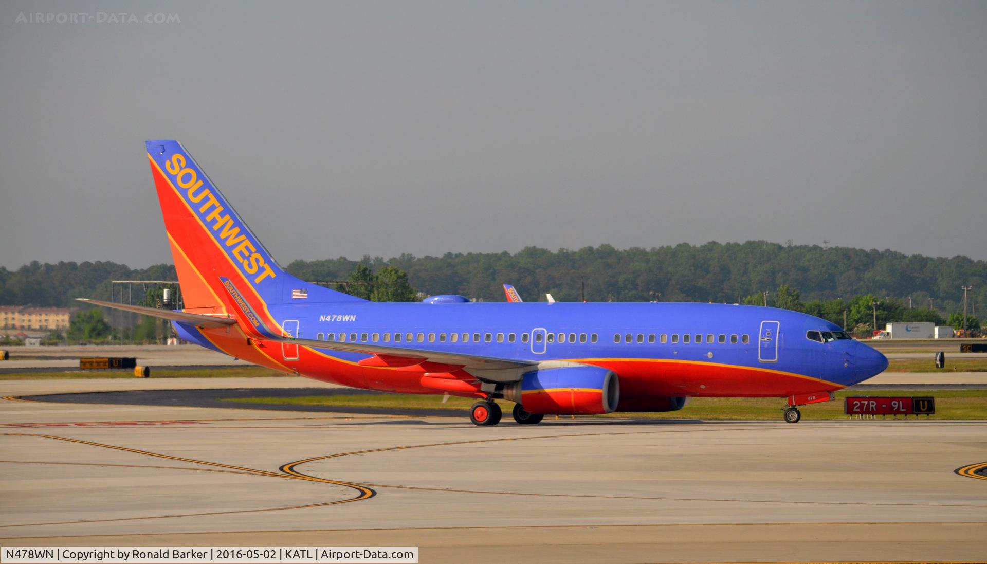 N478WN, 2004 Boeing 737-7H4 C/N 33989, Taxi Atlanta