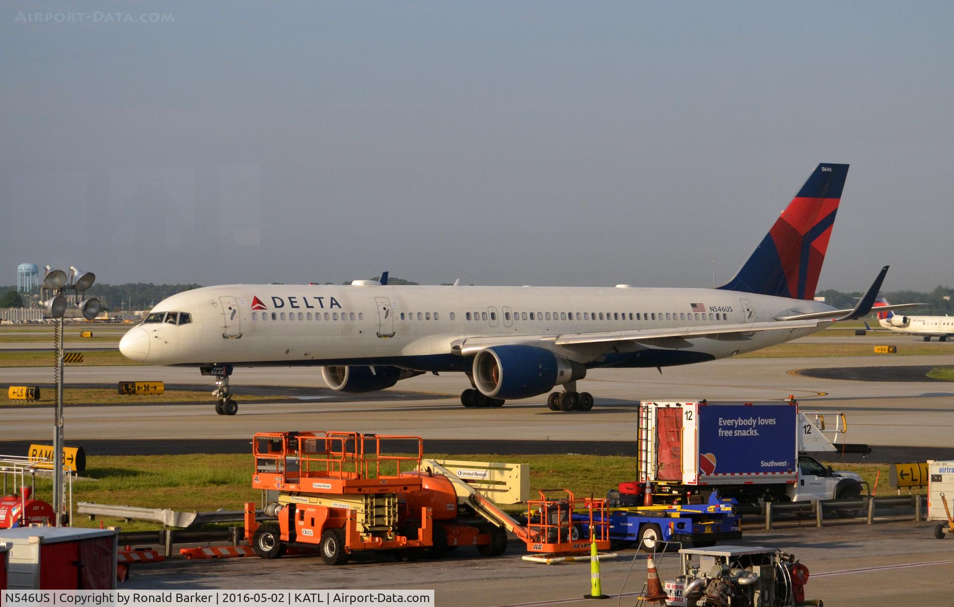 N546US, 1996 Boeing 757-251 C/N 26493, Taxi Atlanta
