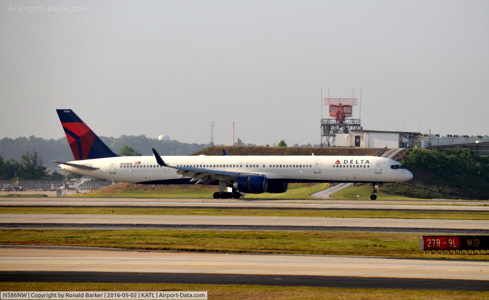 N586NW, 2002 Boeing 757-351 C/N 32987, Landing Atlanta