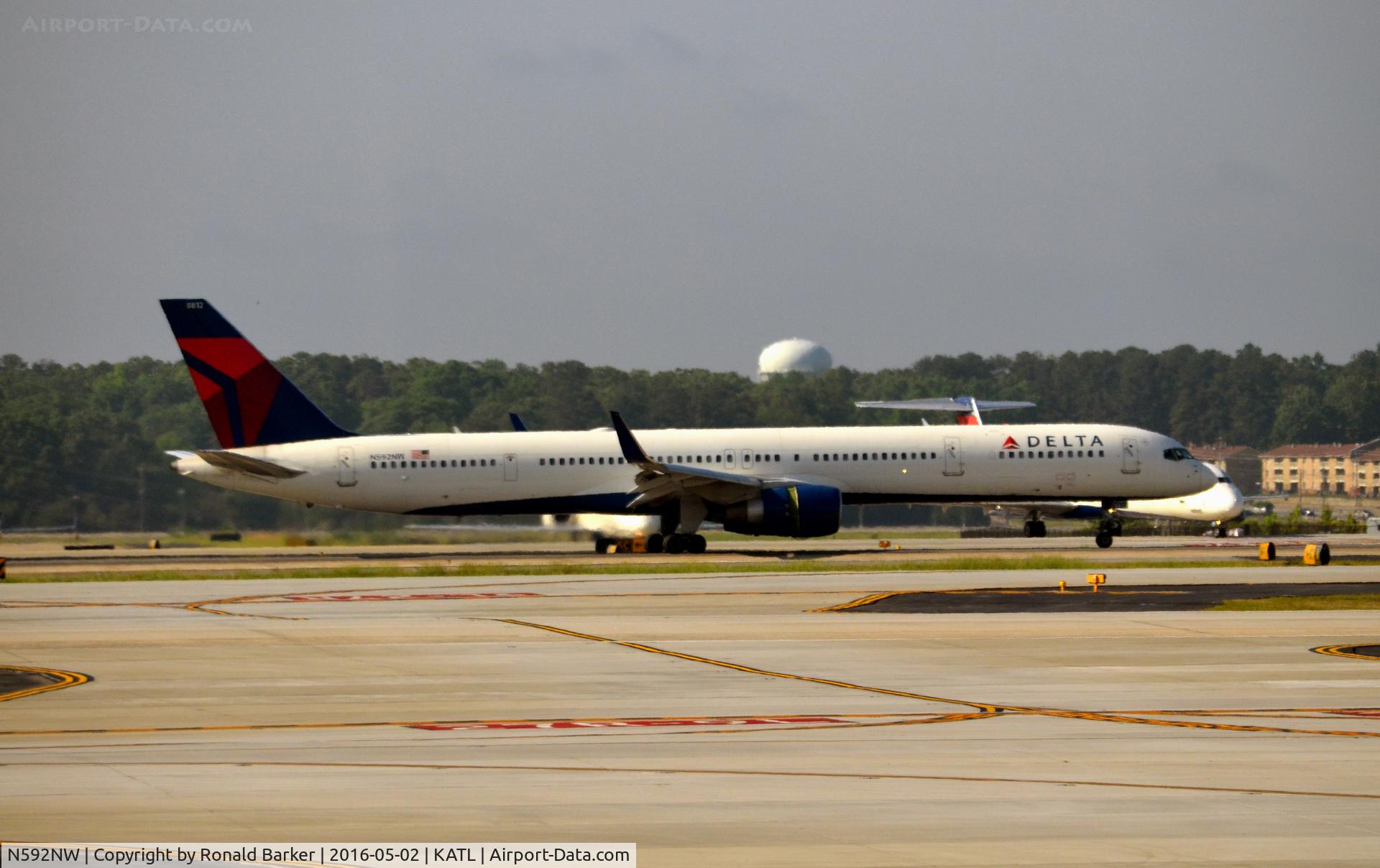 N592NW, 2003 Boeing 757-351 C/N 32992, Landing Atlanta