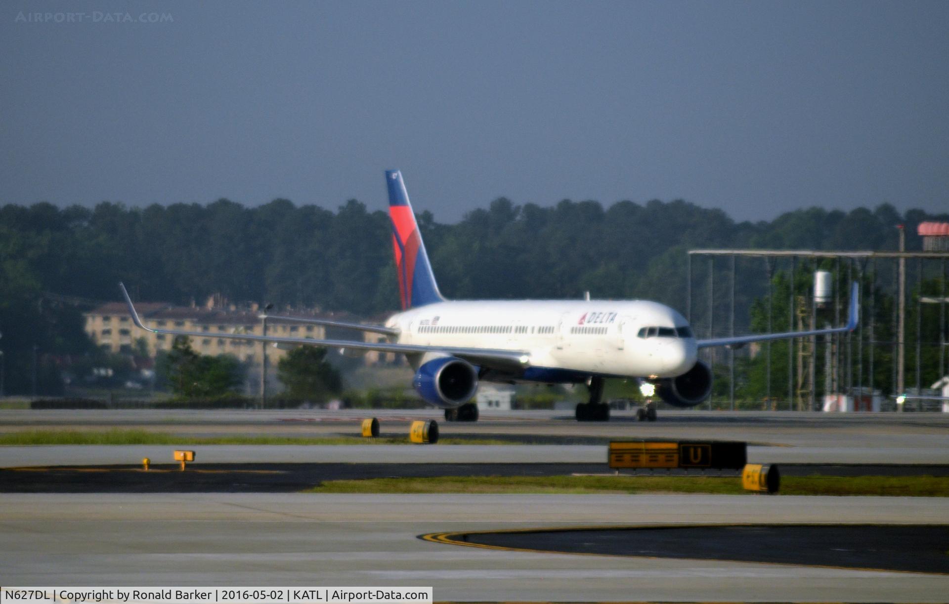 N627DL, 1987 Boeing 757-232 C/N 22917, Taxi Atlanta