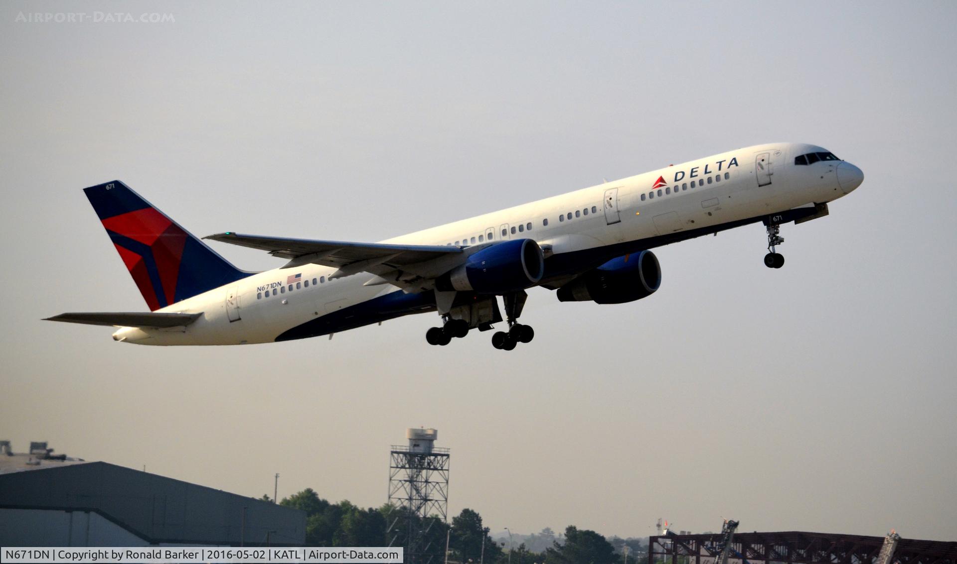 N671DN, 1992 Boeing 757-232 C/N 25332, Takeoff Atlanta