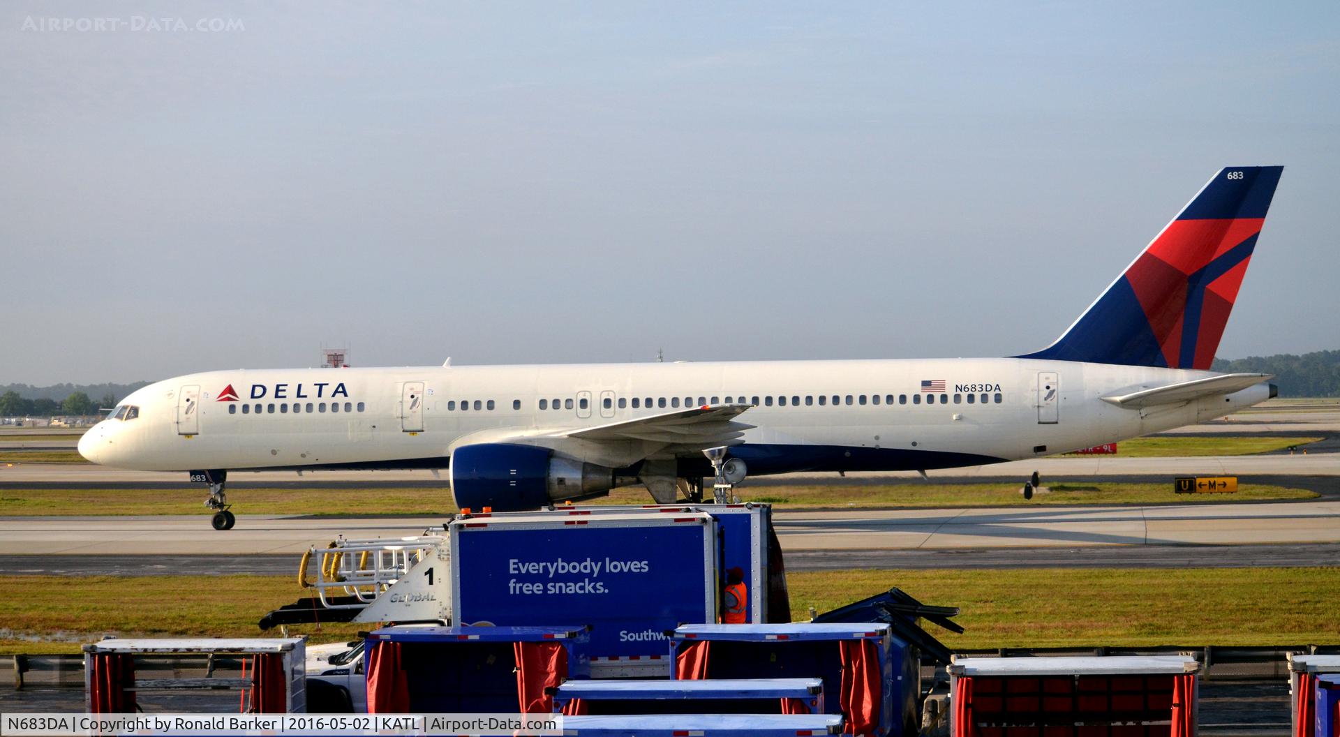 N683DA, 1993 Boeing 757-232 C/N 27103, Taxi to gate Atlanta
