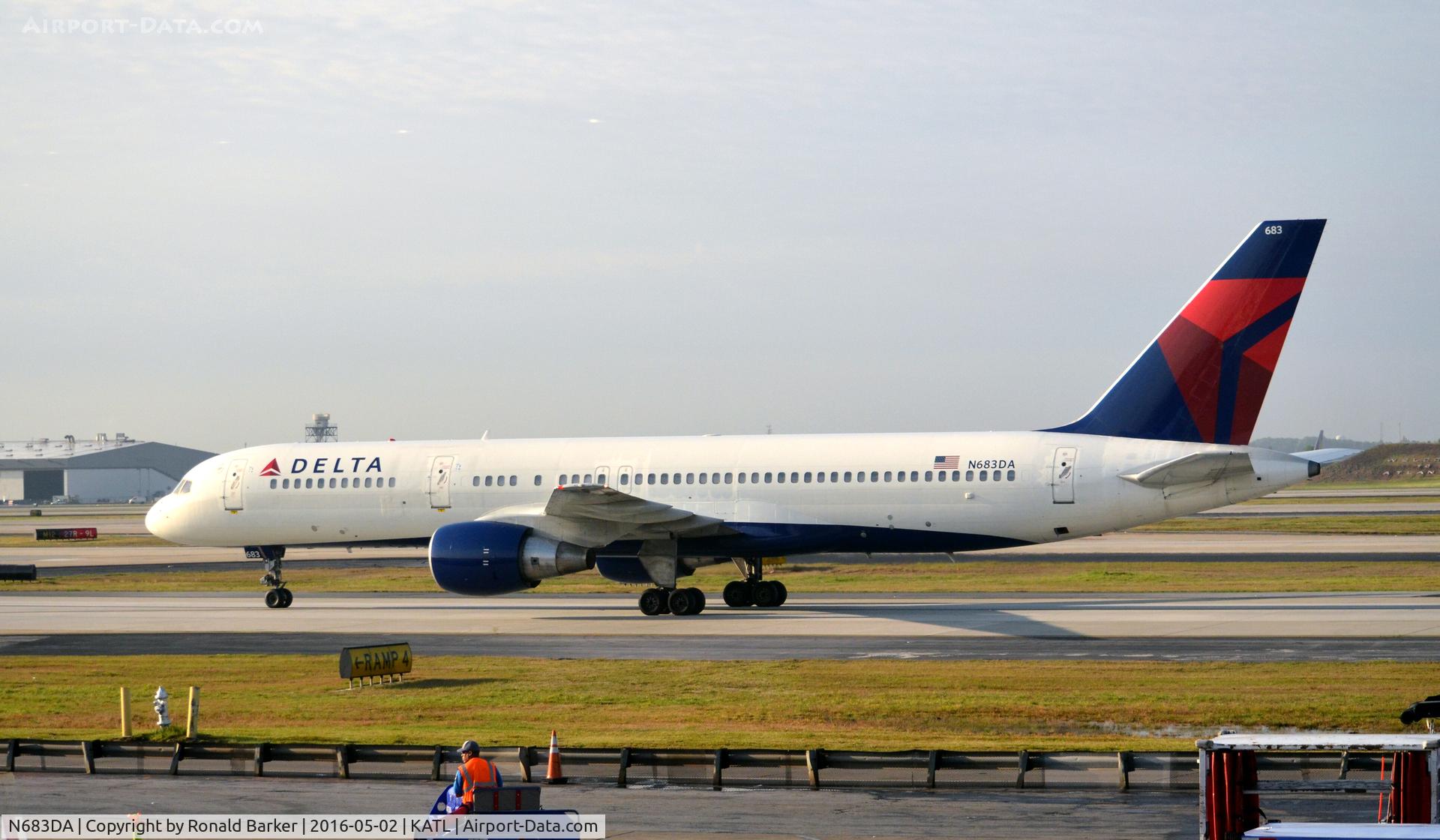 N683DA, 1993 Boeing 757-232 C/N 27103, Taxi to gate Atlanta