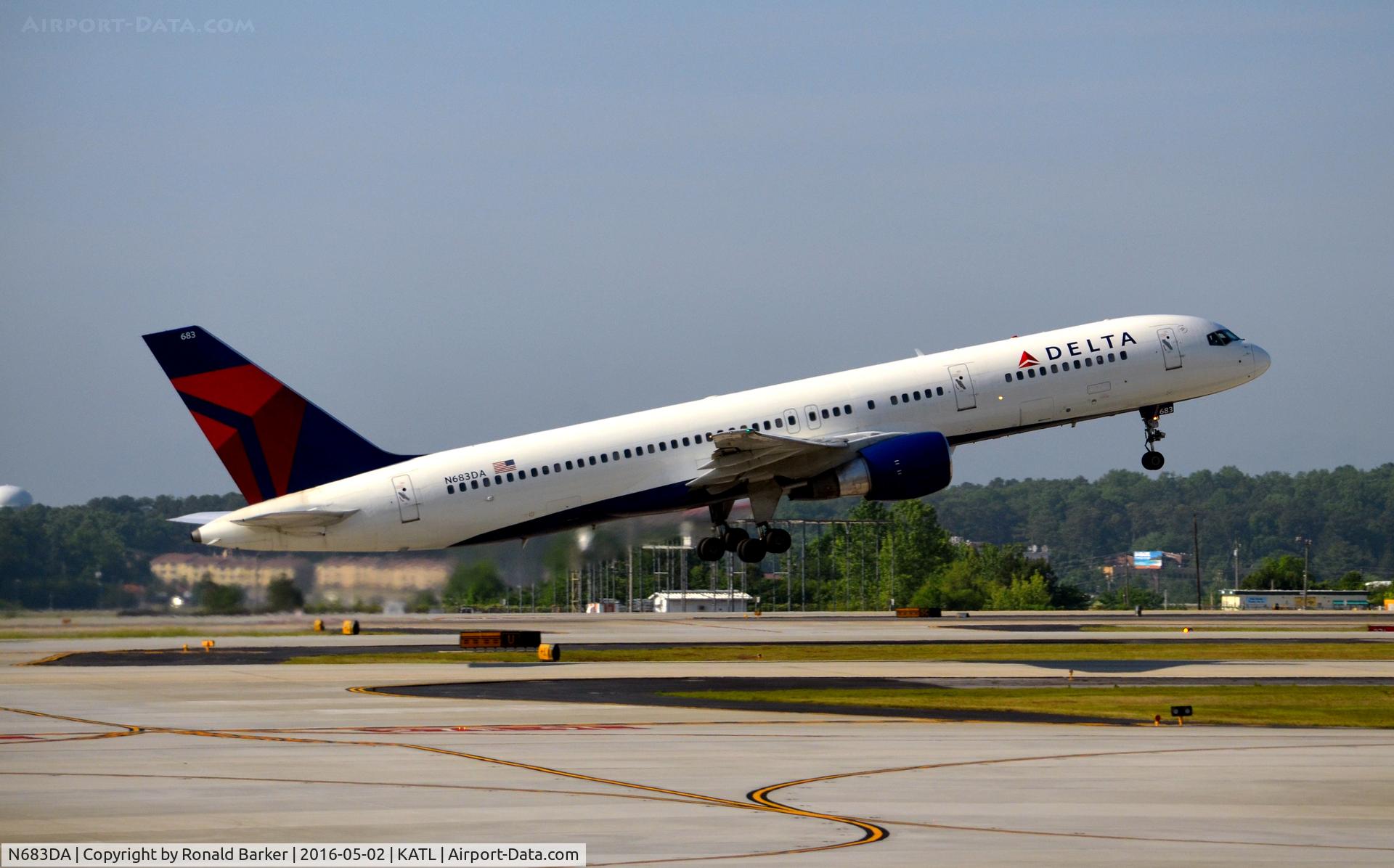 N683DA, 1993 Boeing 757-232 C/N 27103, Takeoff Atlanta