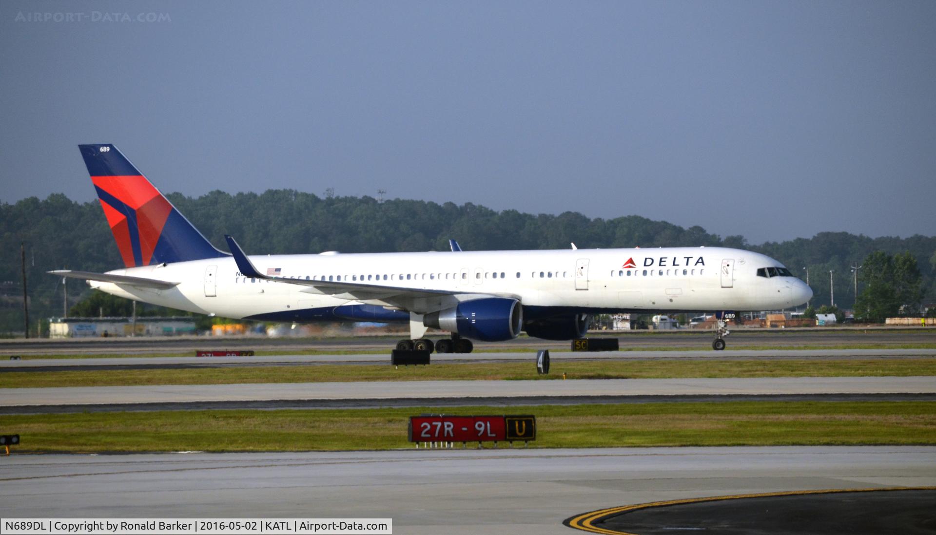 N689DL, 1998 Boeing 757-232 C/N 27172, Landing Atlanta