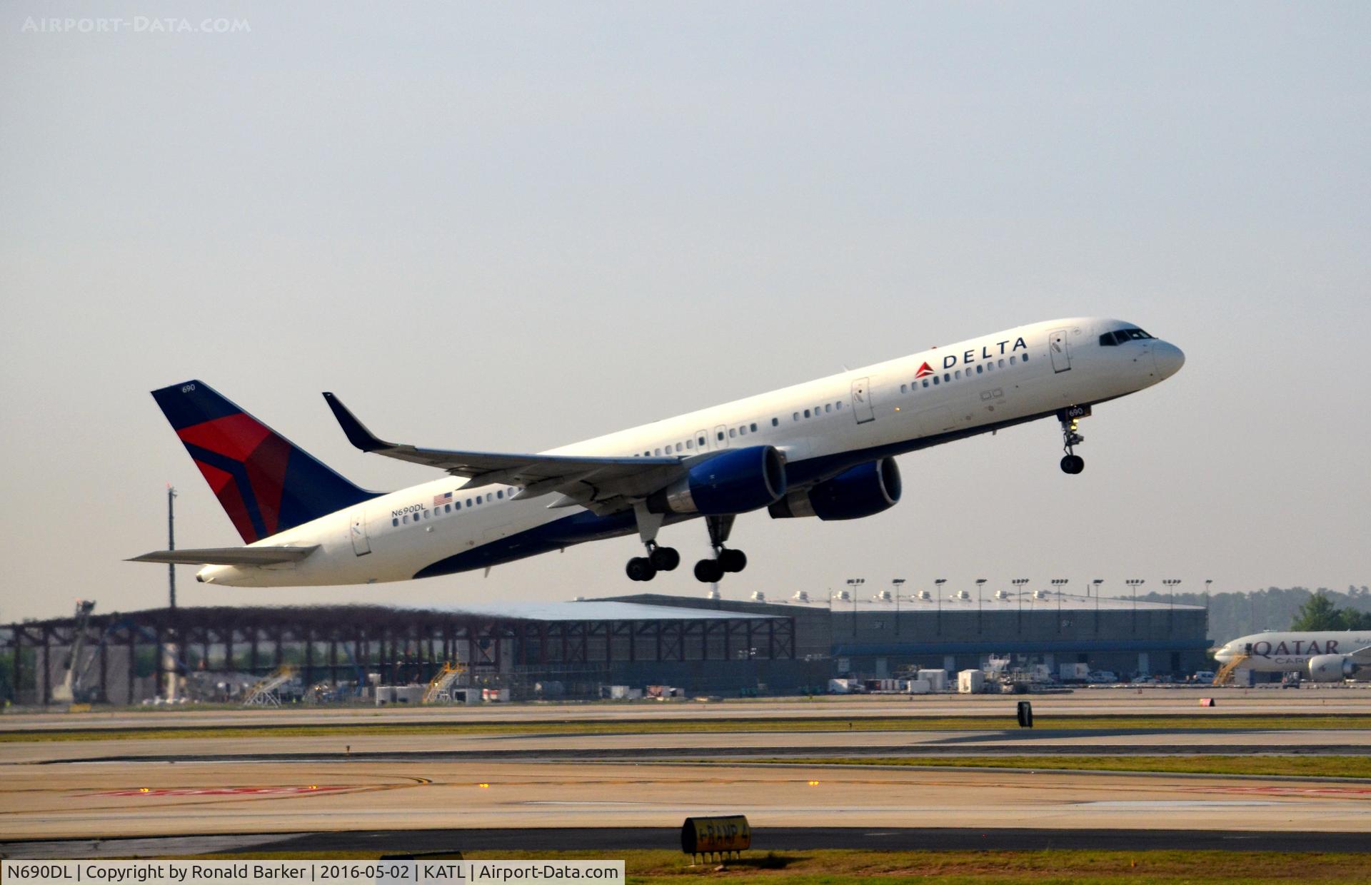 N690DL, 1998 Boeing 757-232 C/N 27585, Takeoff Atlanta